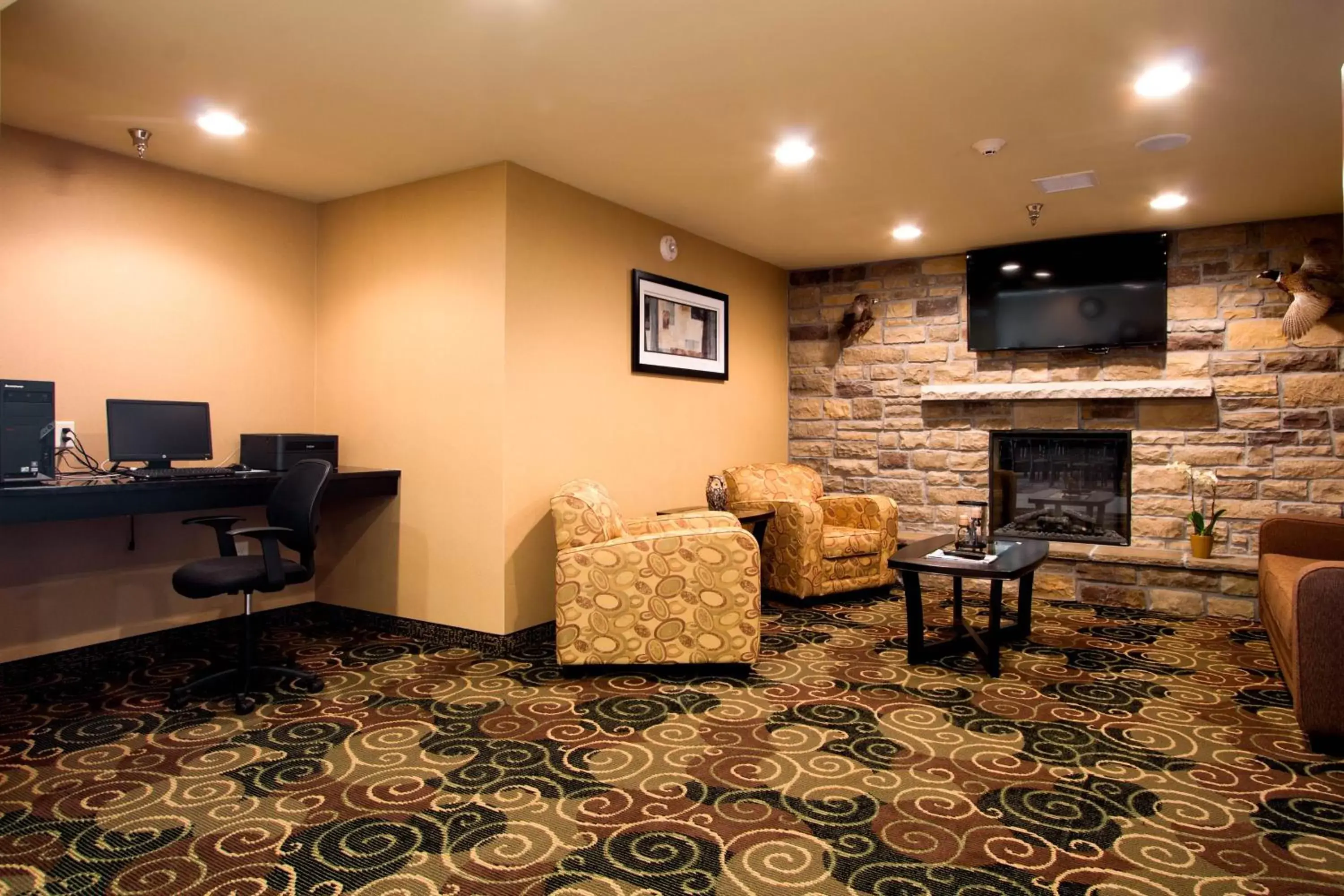 Communal lounge/ TV room, Seating Area in Cobblestone Inn & Suites - Eads