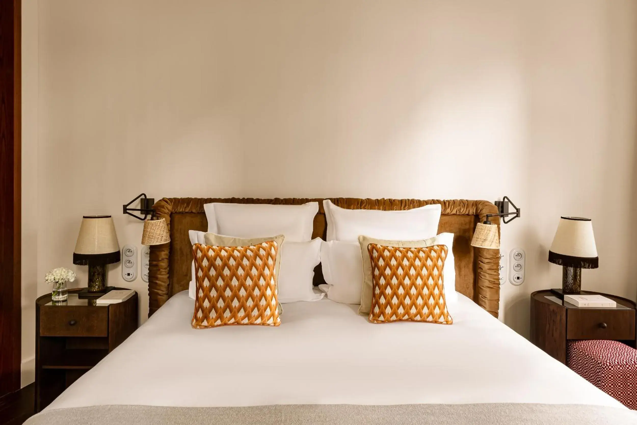Bedroom, Bed in Château des Fleurs - Hôtel & Spa - Paris Champs-Elysées