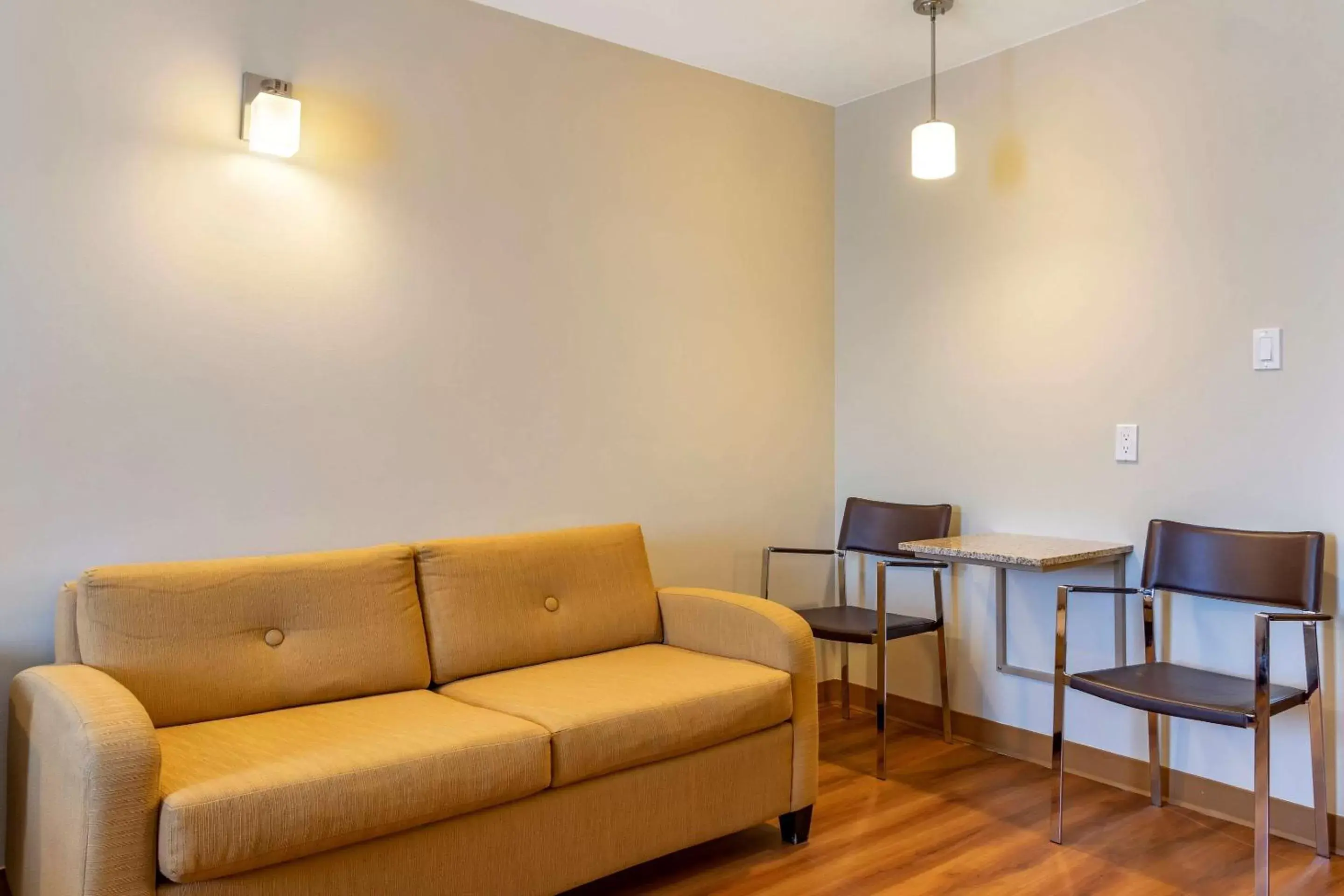 Photo of the whole room, Seating Area in Quality Inn Winkler