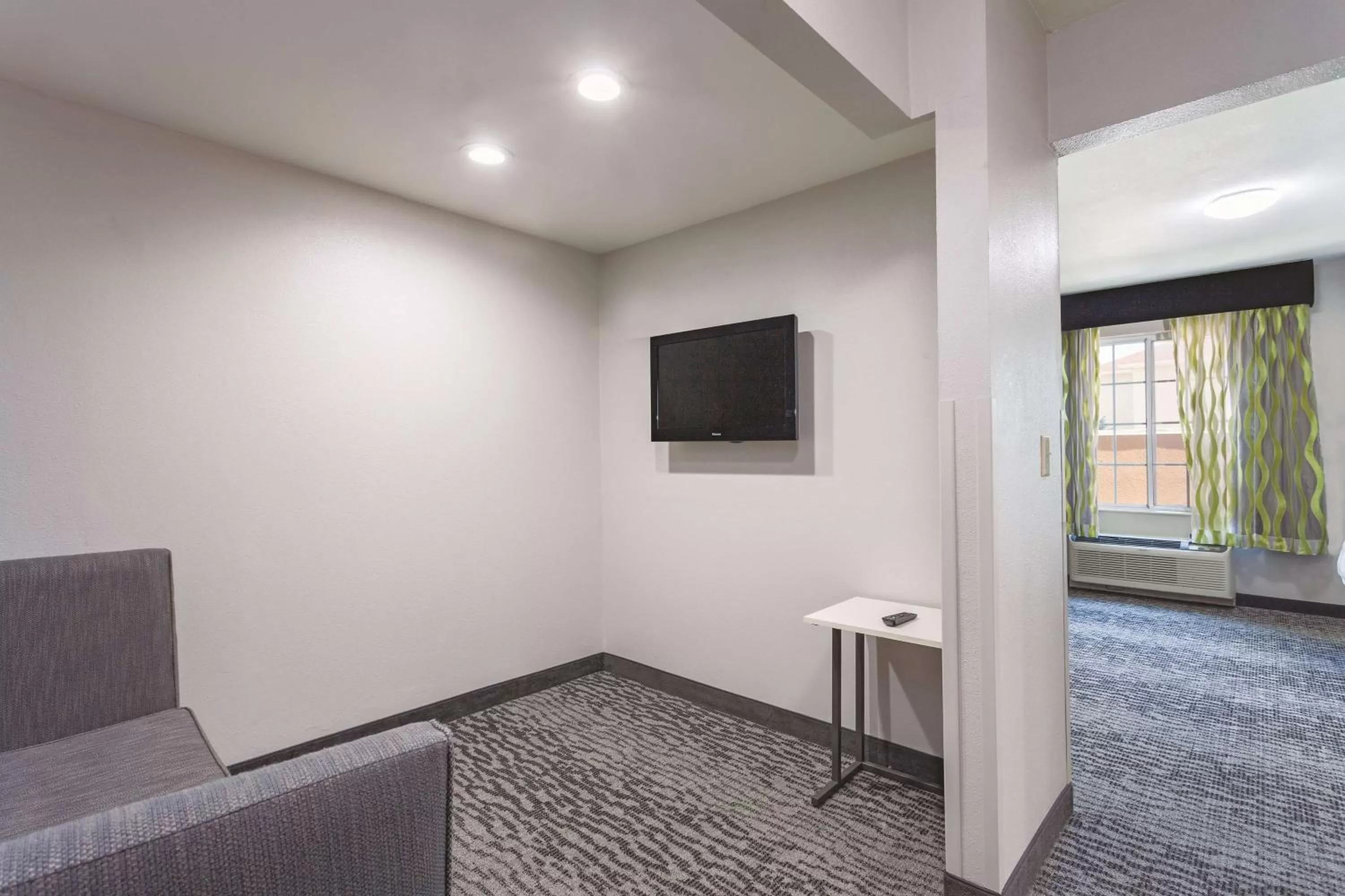 Photo of the whole room in La Quinta by Wyndham Knoxville North I-75