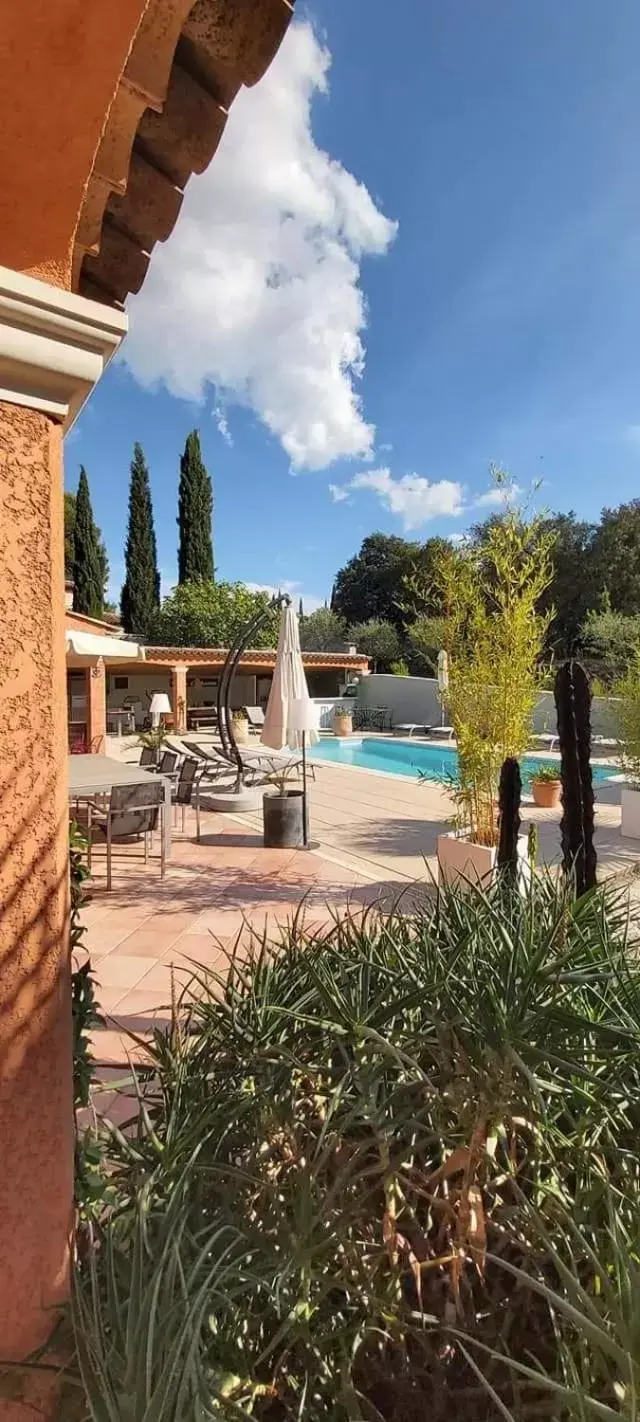 Swimming Pool in Villa Catharina