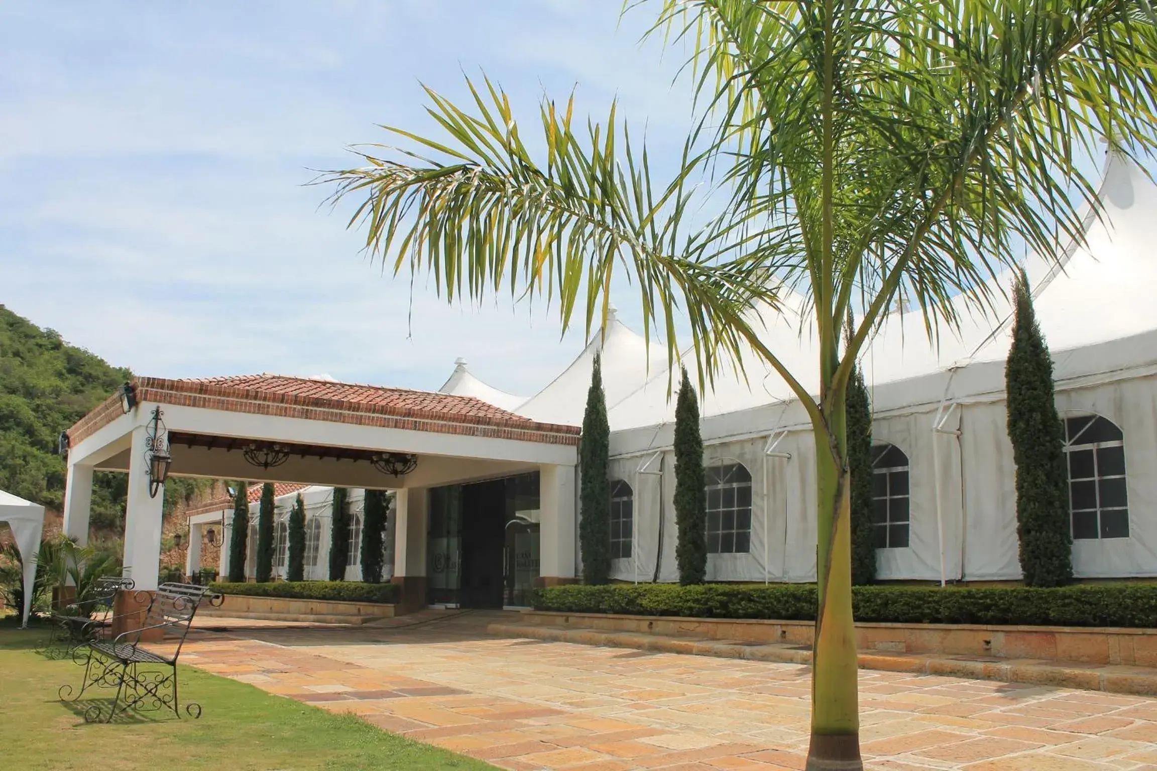 Area and facilities, Garden in Hotel San Juan Internacional