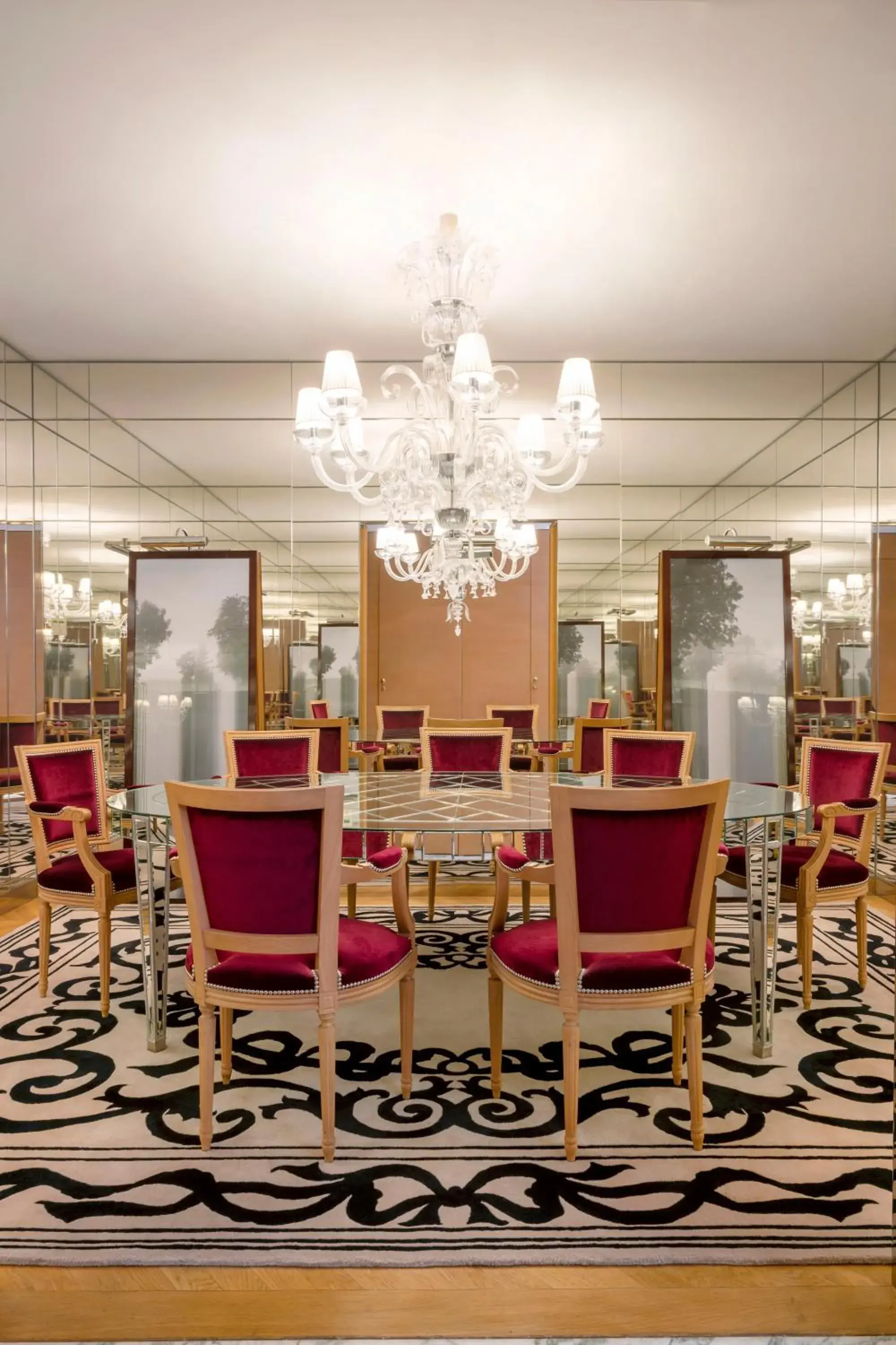 Meeting/conference room, Restaurant/Places to Eat in Le Royal Monceau Hotel Raffles Paris