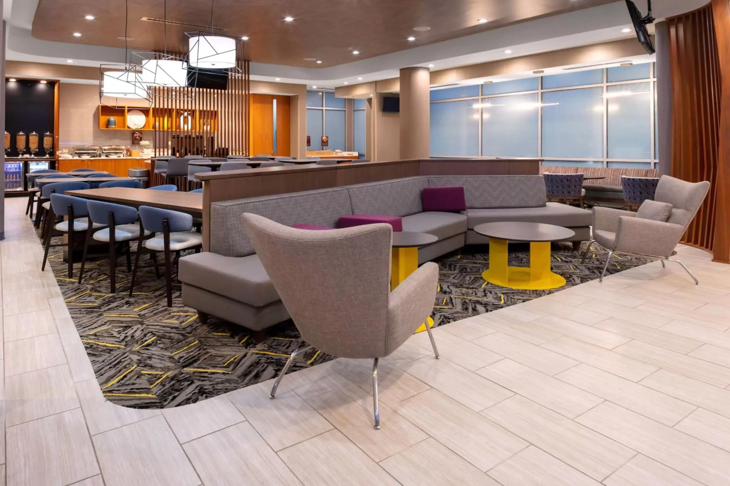 Lobby or reception, Lounge/Bar in SpringHill Suites Kansas City Airport