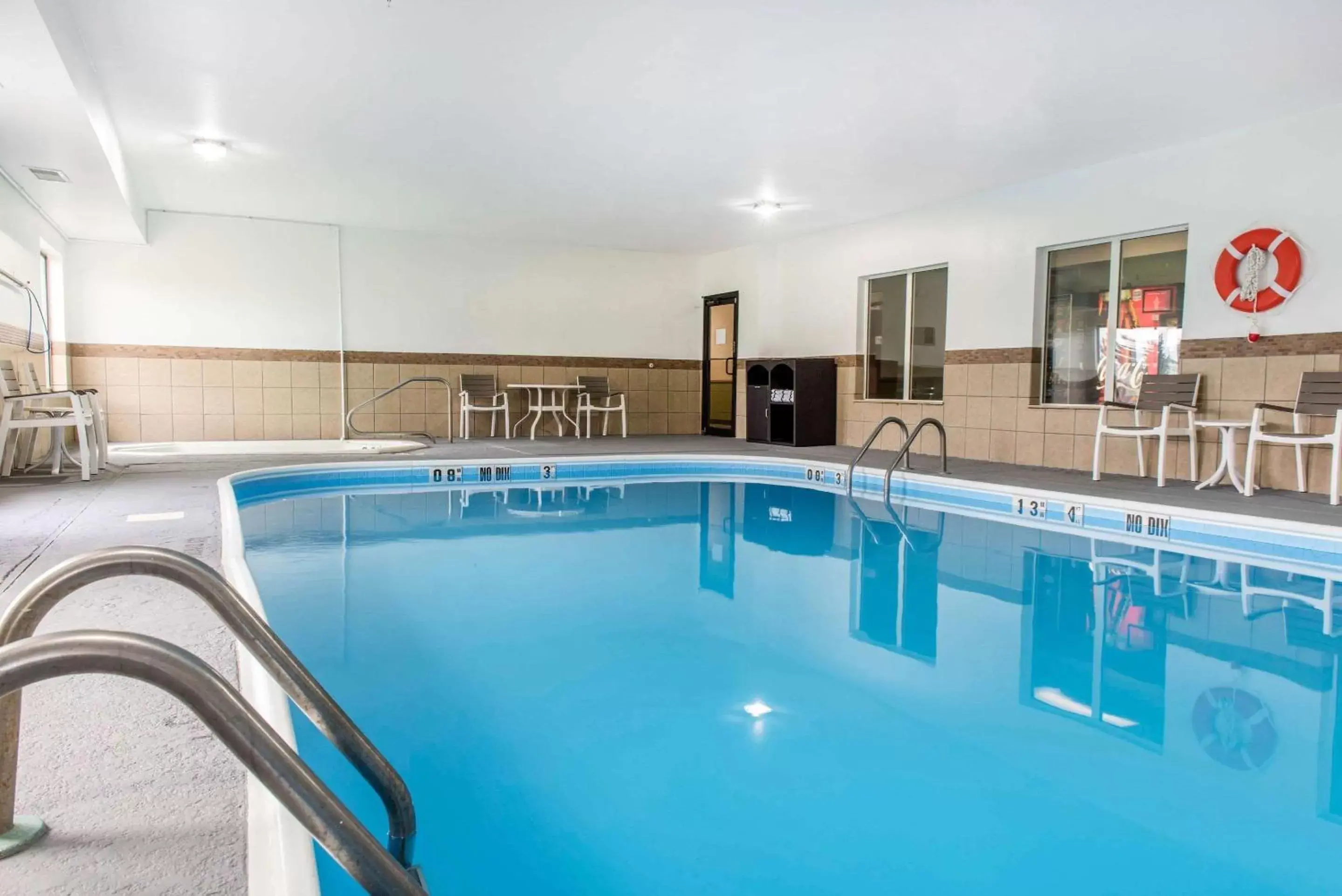 On site, Swimming Pool in Quality Inn & Suites Anderson I-69