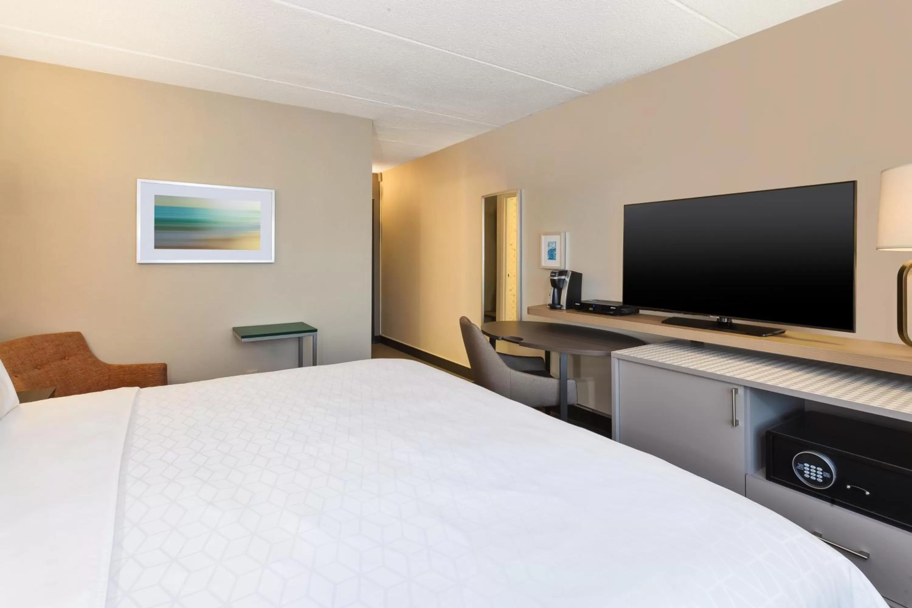 Bedroom, Bed in Holiday Inn Westbury-Long Island by IHG