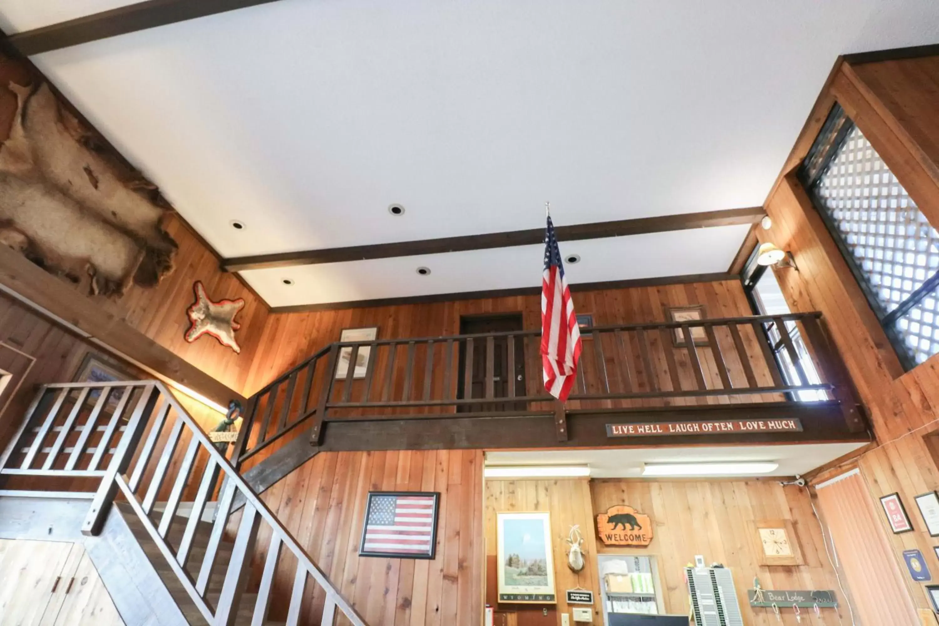 Lobby or reception in Bear Lodge Motel