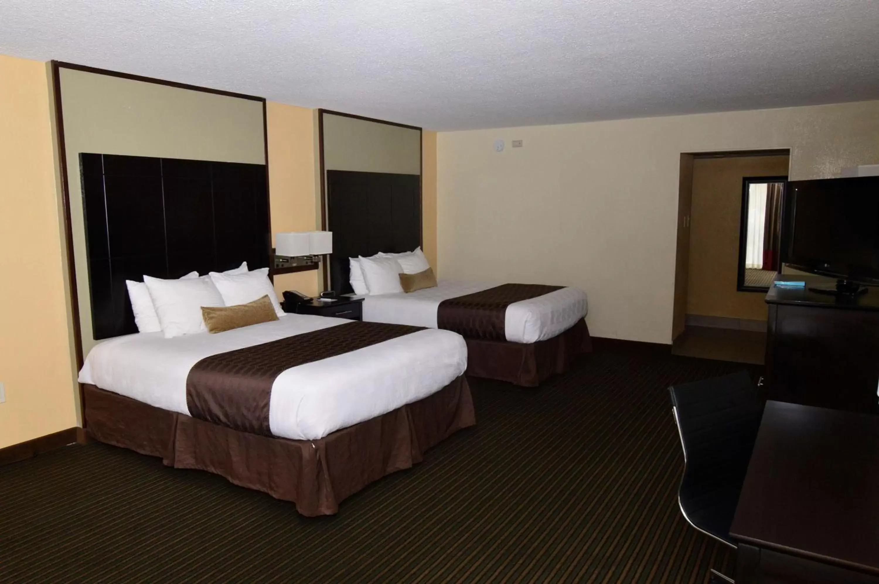 Photo of the whole room, Bed in Best Western Inn of Del Rio
