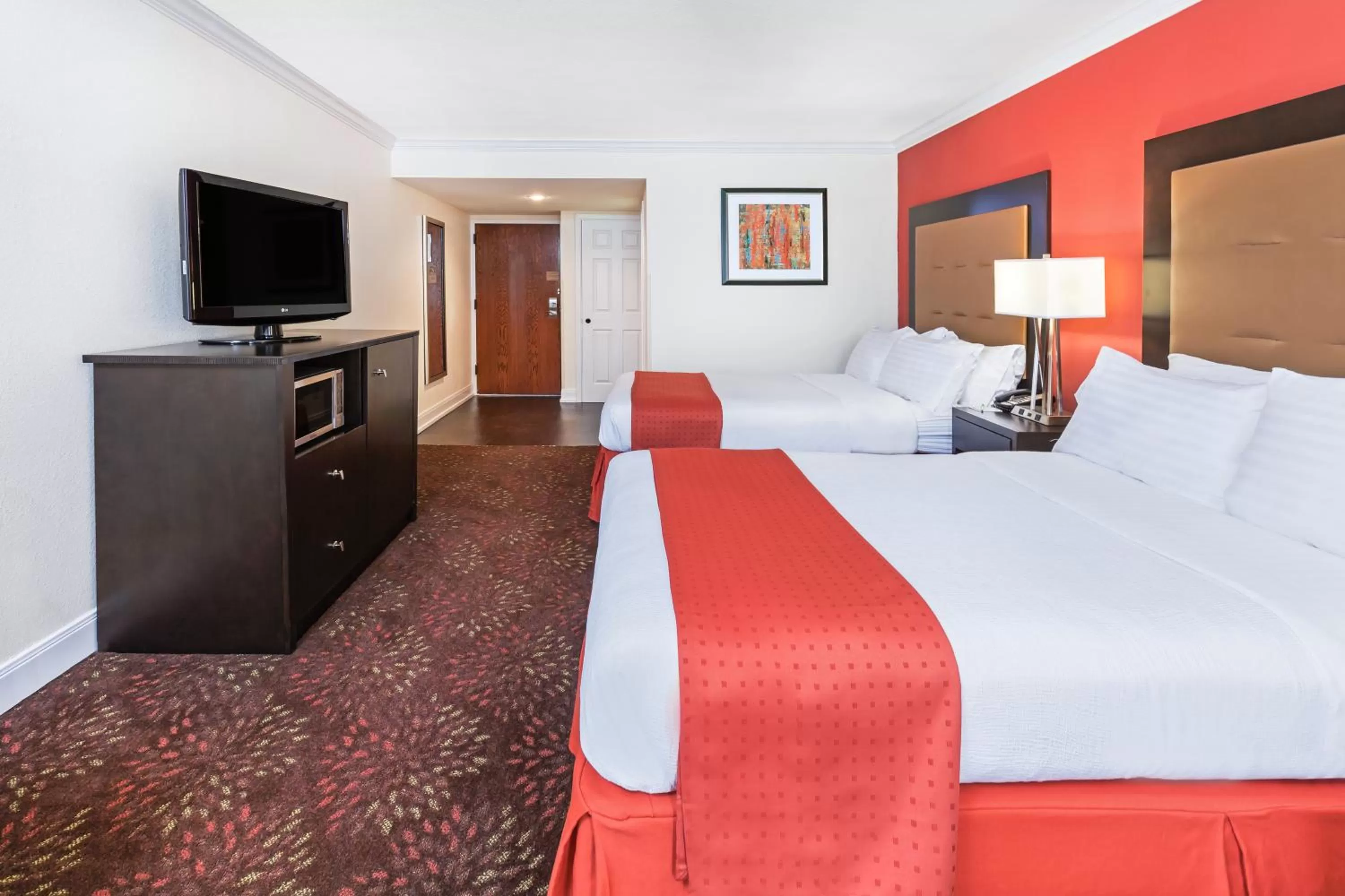 Bed in Holiday Inn Tyler - Conference Center by IHG