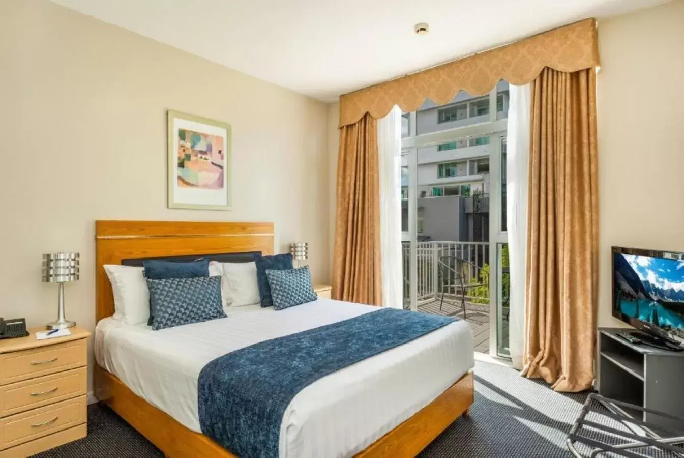 Bedroom, Bed in Ramada by Wyndham, Hamilton City Center