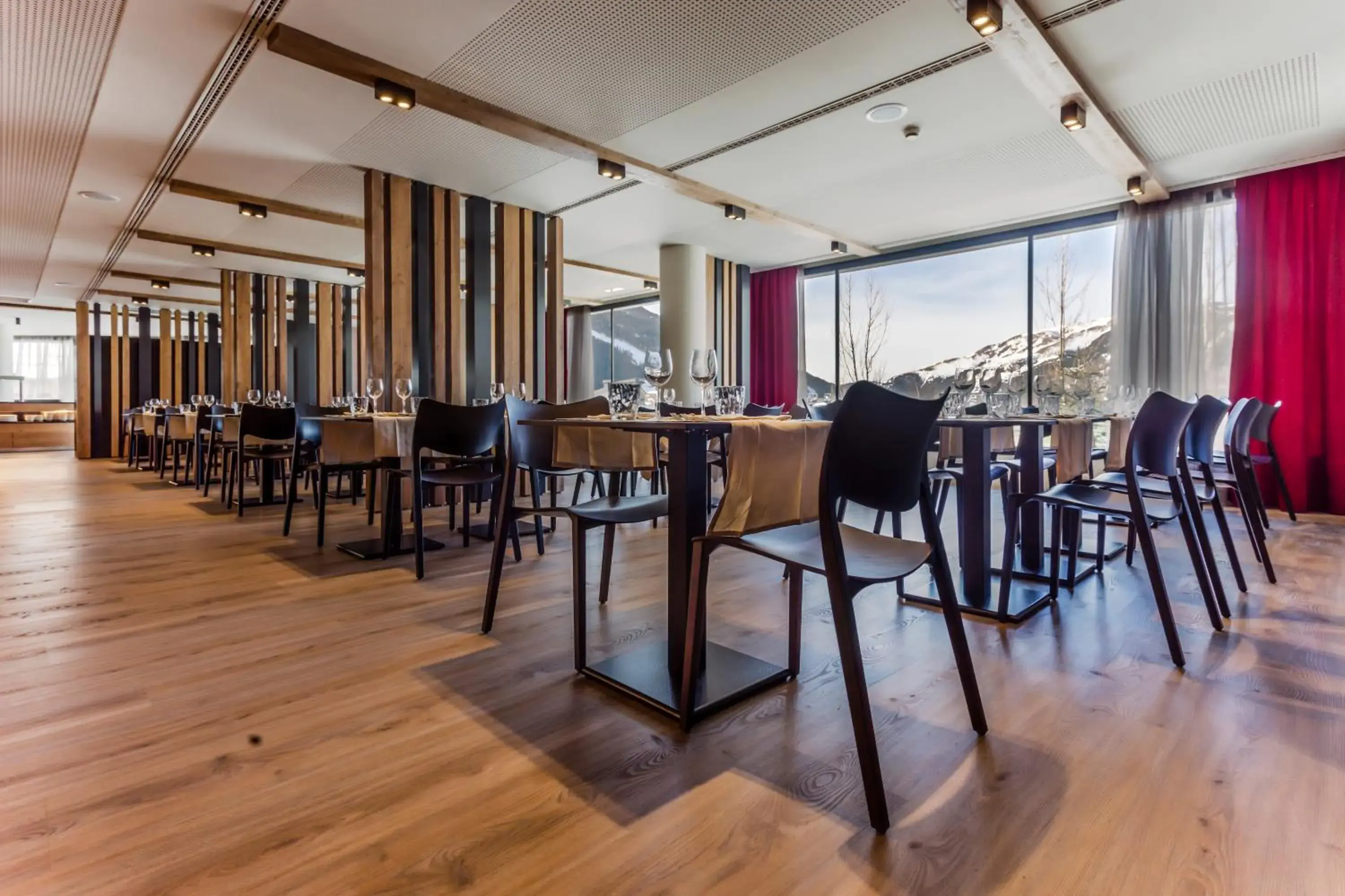 Restaurant/Places to Eat in Park Piolets MountainHotel & Spa