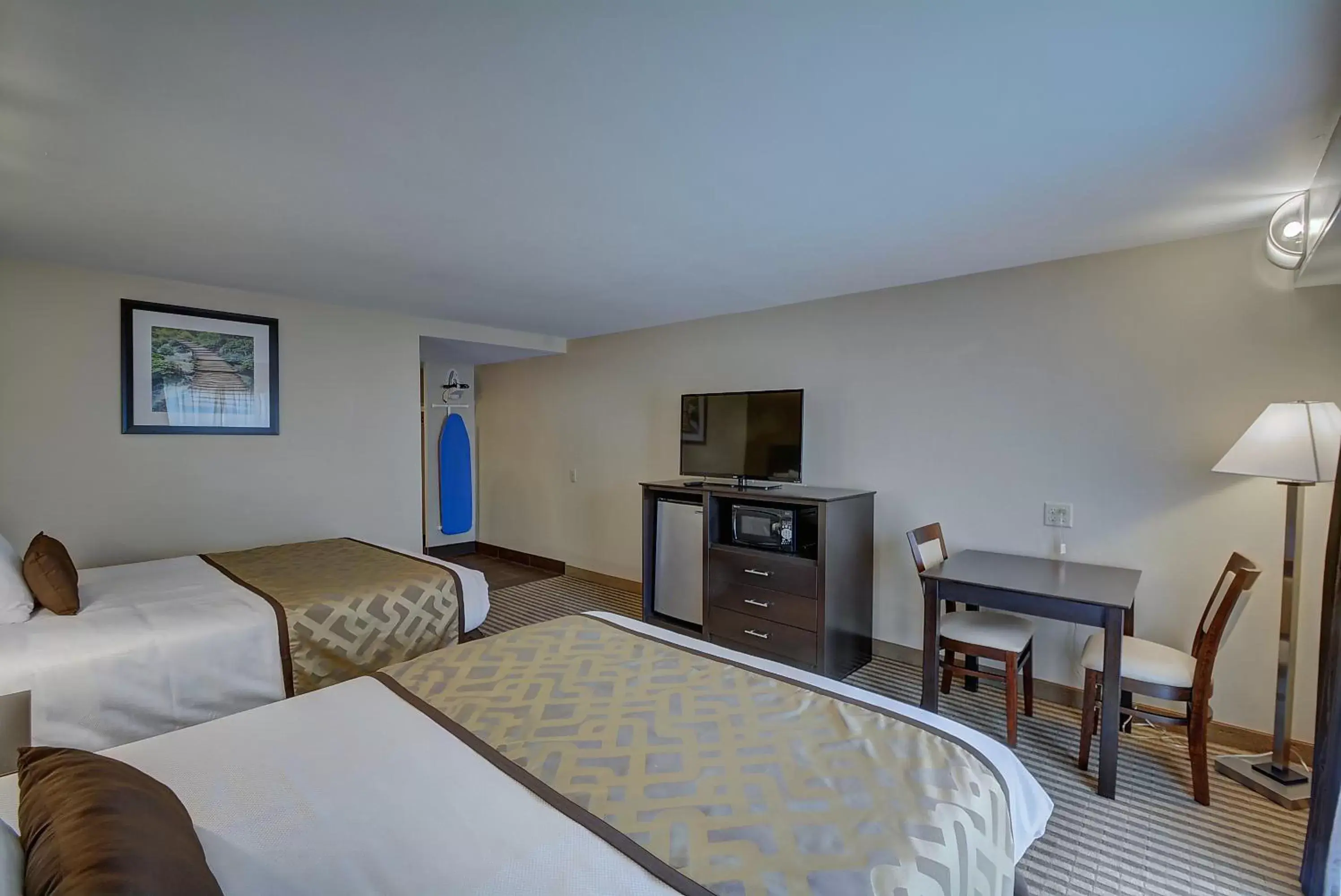 Bedroom, Bed in The Putney Inn Bedroom, Bed in The Putney Inn