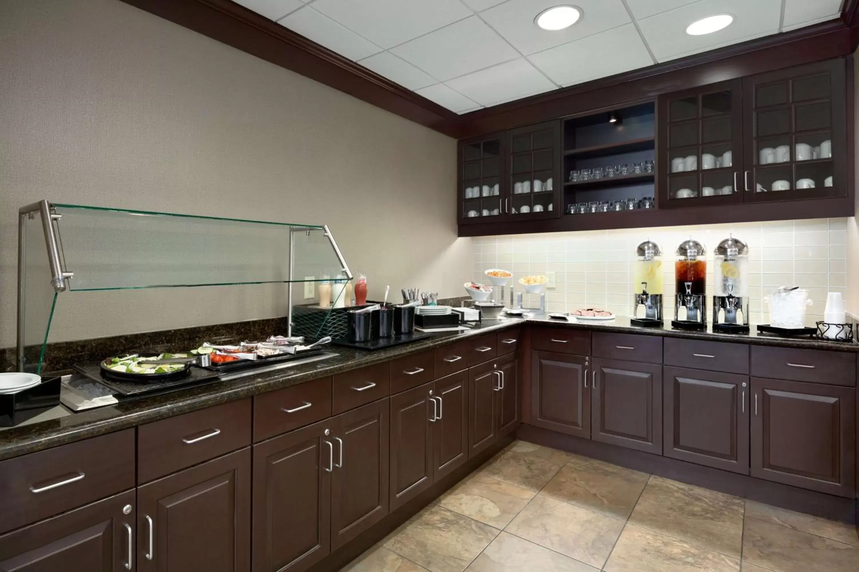 Dining area, Kitchen/Kitchenette in Homewood Suites by Hilton York