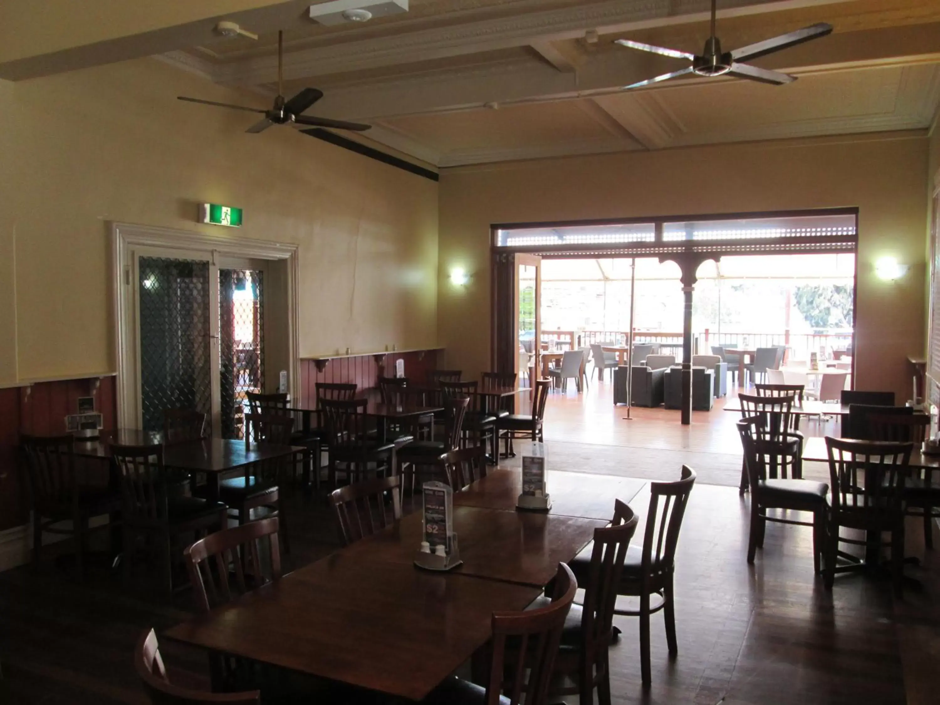 Food and drinks, Restaurant/Places to Eat in Maclean Hotel