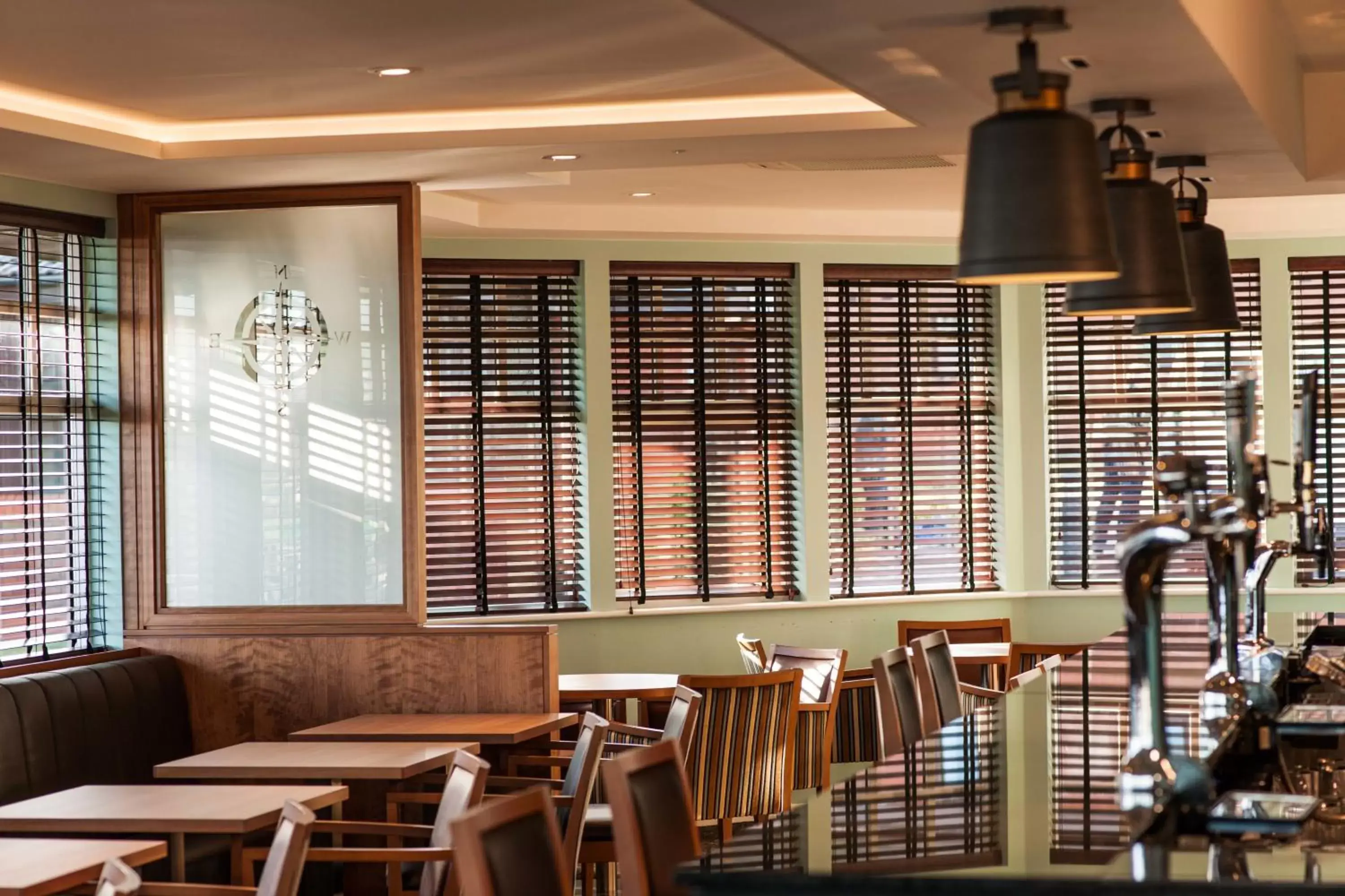 Lounge or bar, Restaurant/Places to Eat in Leonardo Inn Aberdeen Airport