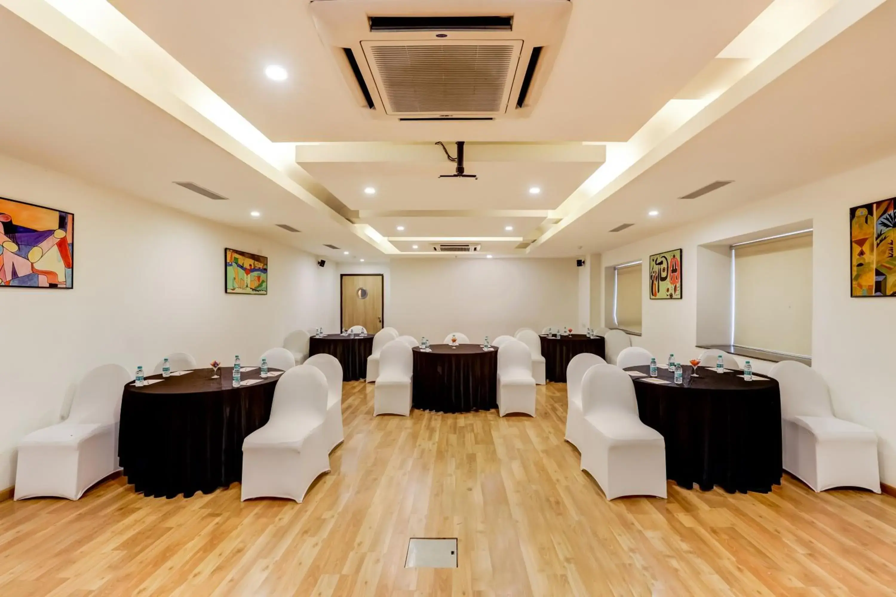 Seating area in Lemon Tree Hotel, Ahmedabad