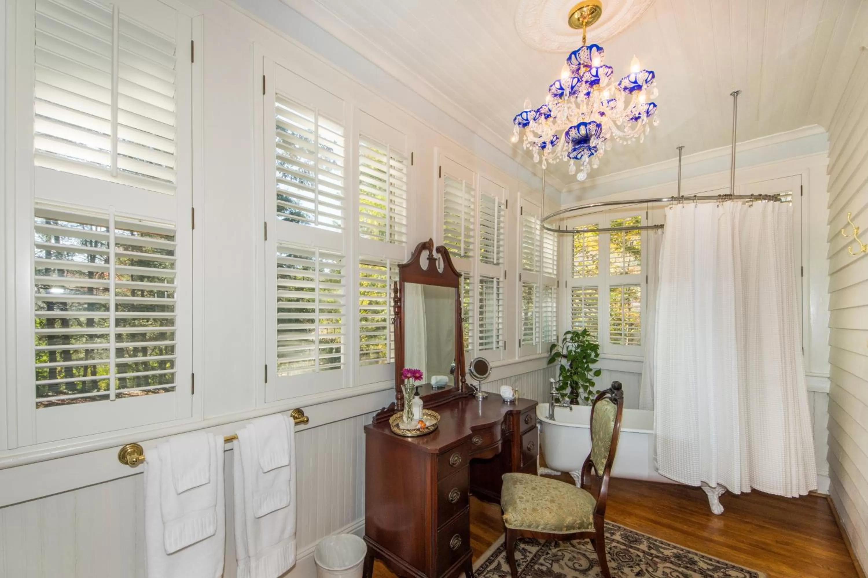 Bathroom in Oak Hill On Love Lane Bed and Breakfast Inn