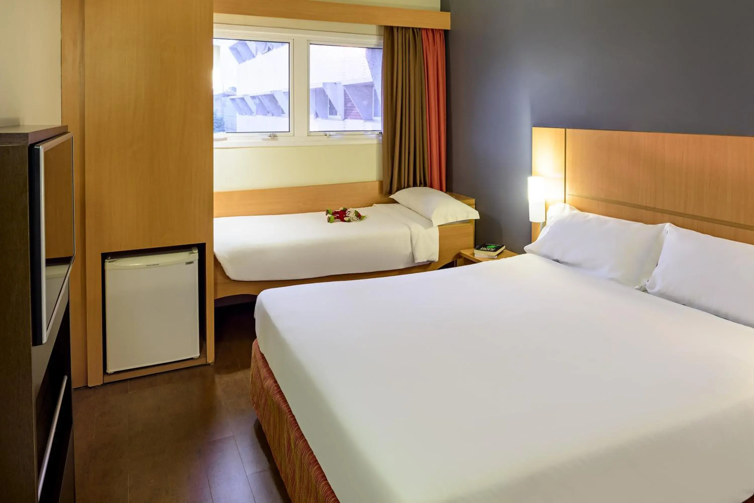 Bedroom, Bed in ibis Belem Aeroporto