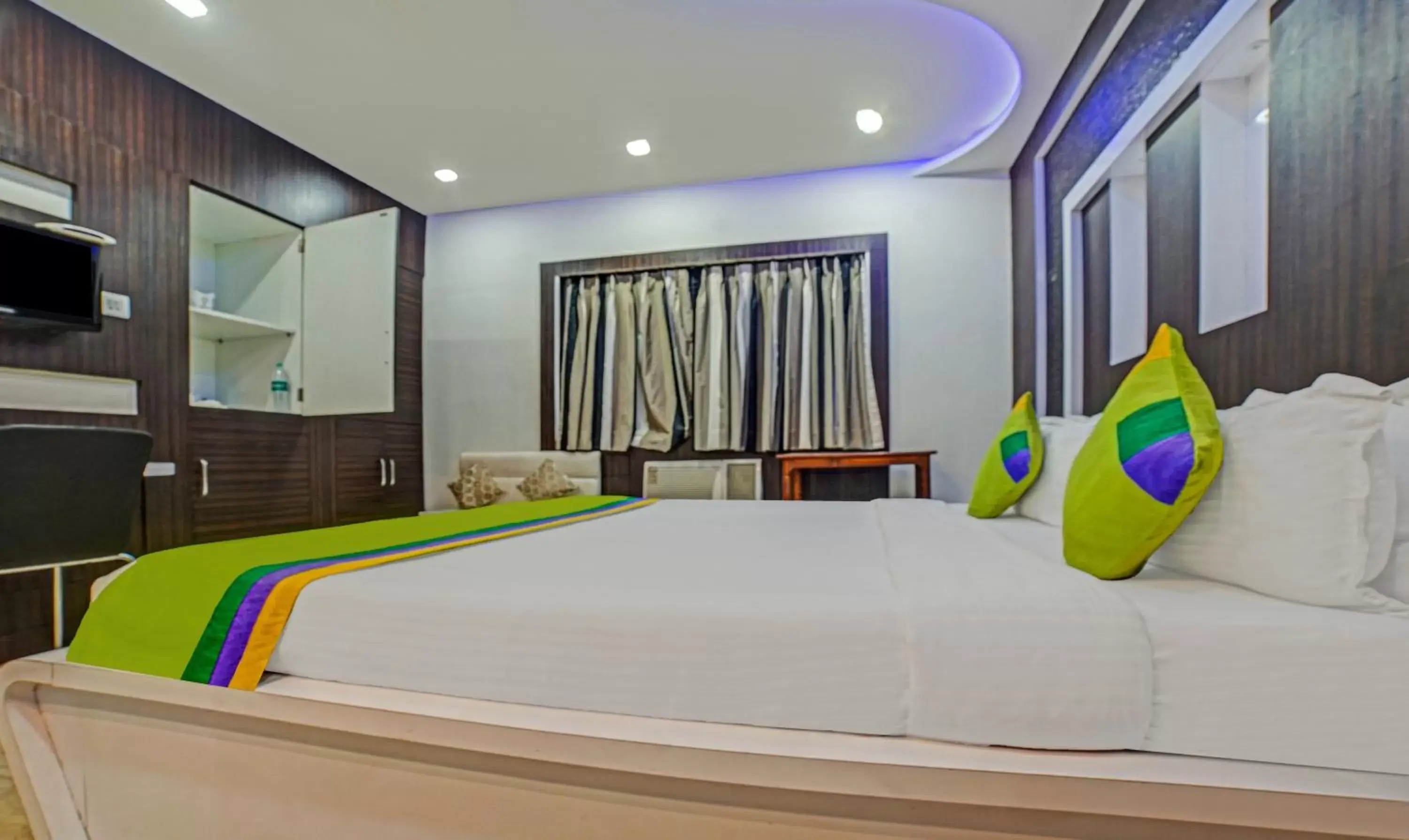 Deluxe Double Room - single occupancy in Treebo Trend South Park Bistupur Deluxe Double Room - single occupancy in Treebo Trend South Park Bistupur