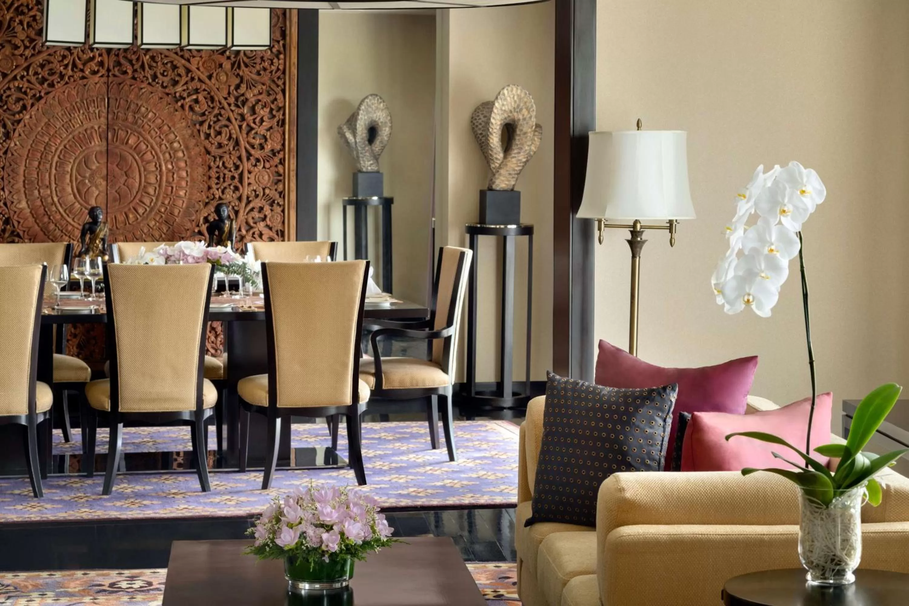 Living room in Shangri-La Bangkok