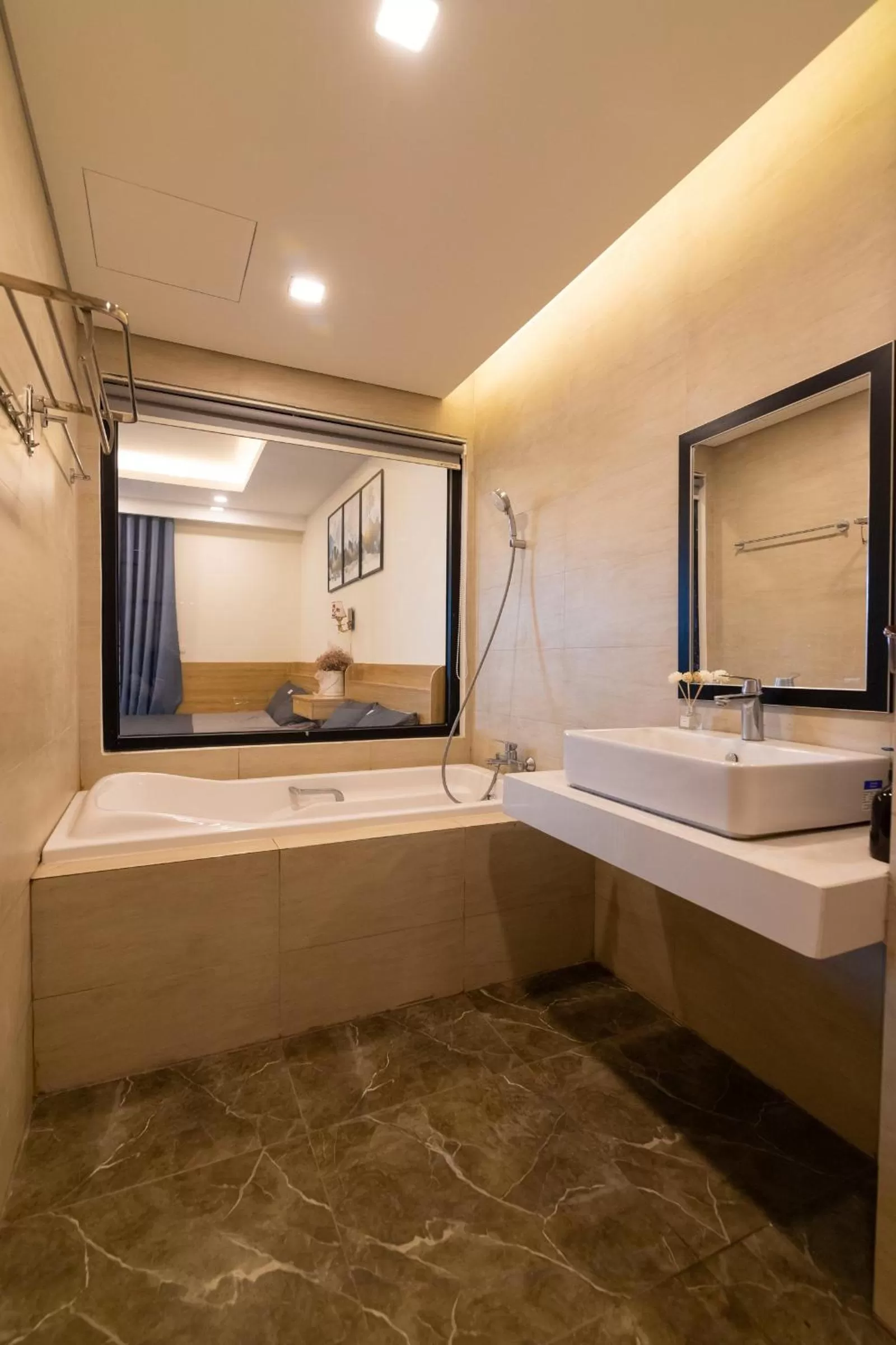 Shower in FLC Sea Tower Quy Nhơn - Homostay