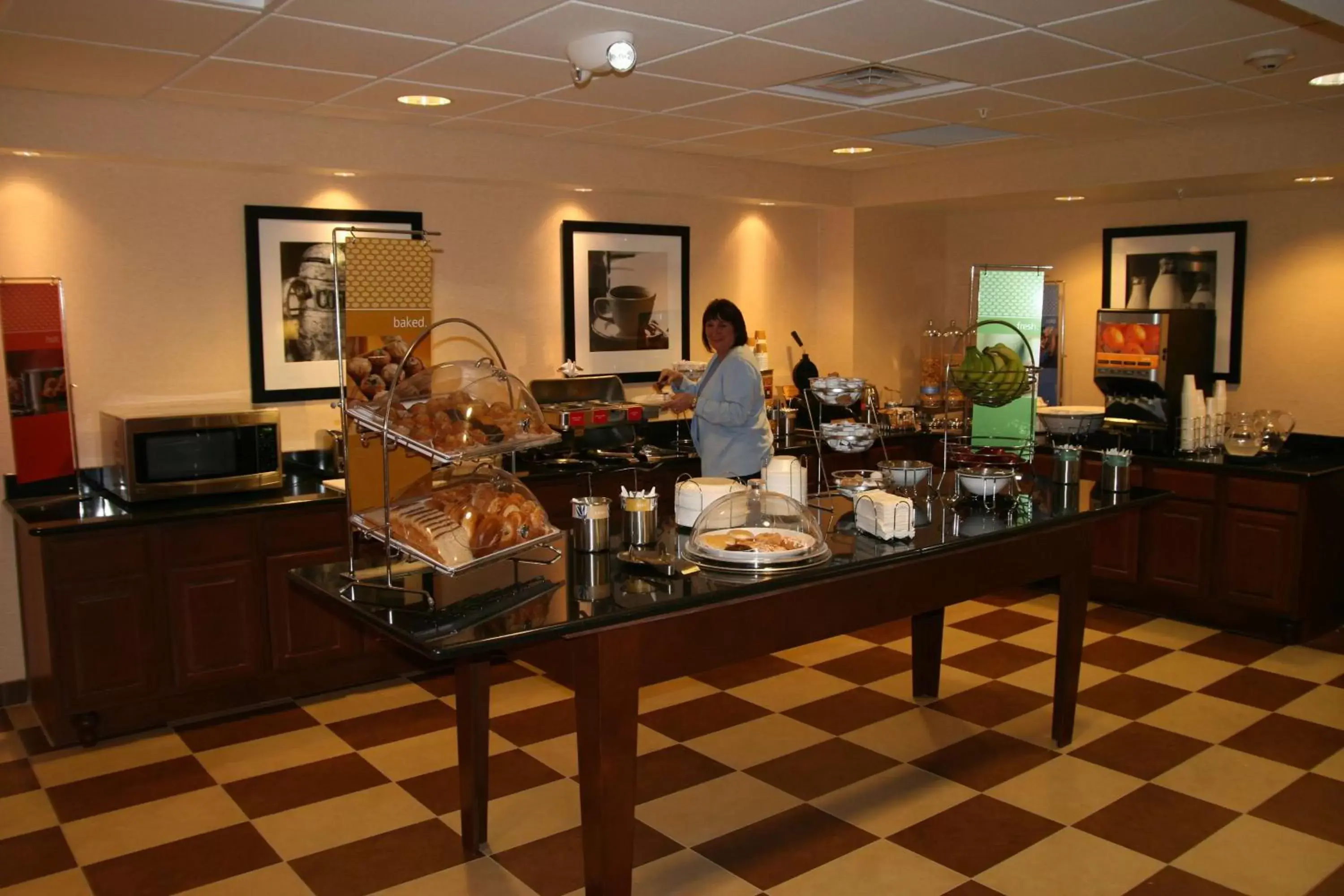 Dining area in Hampton Inn & Suites Morgan City