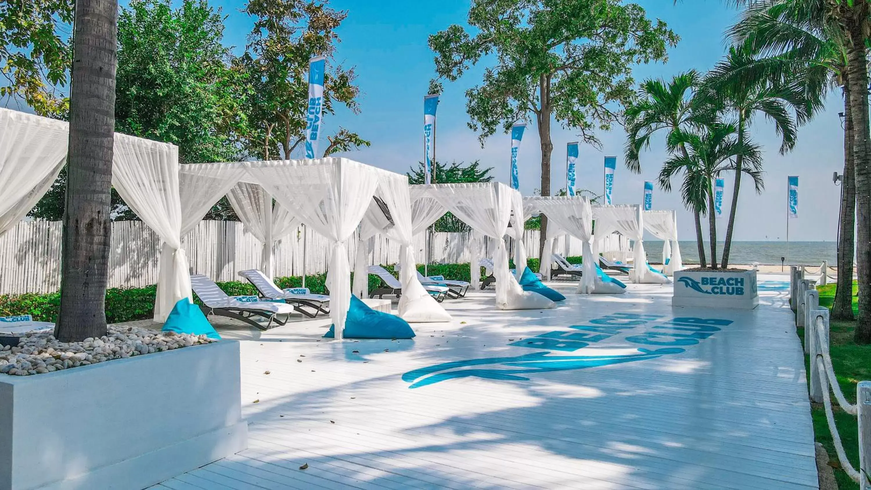 Restaurant/places to eat, Swimming Pool in Radisson Resort & Spa Hua Hin