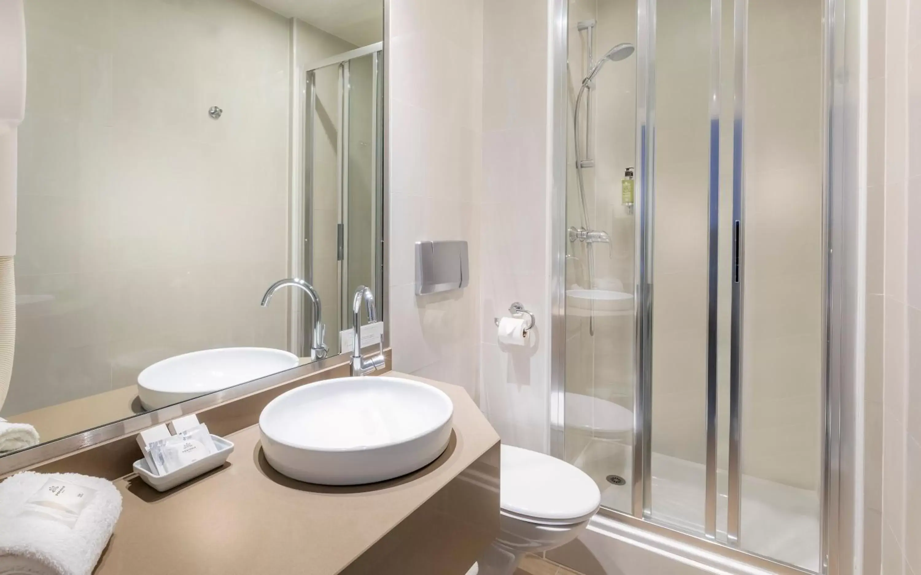 Bathroom in Elysées Ceramic Bathroom in Elysées Ceramic