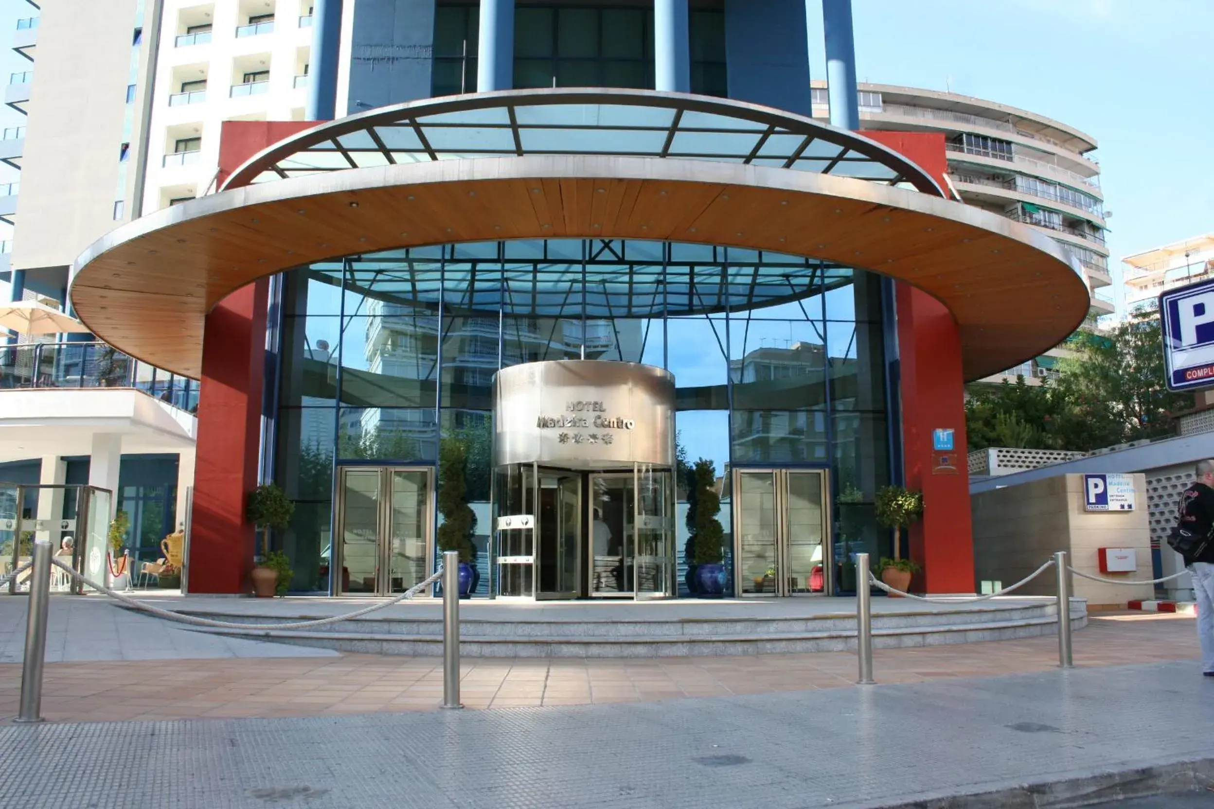 Facade/entrance, Property Building in Hotel Madeira Centro