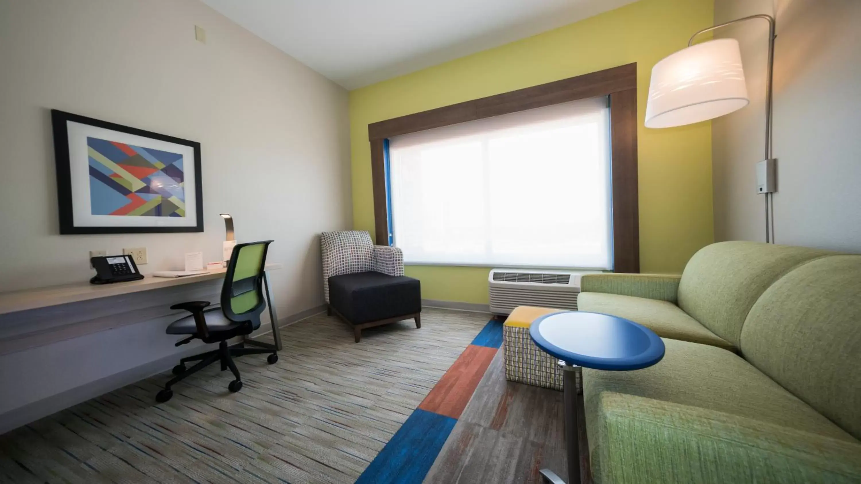 Photo of the whole room, Seating Area in Holiday Inn Express & Suites - Southaven Central - Memphis, an IHG Hotel