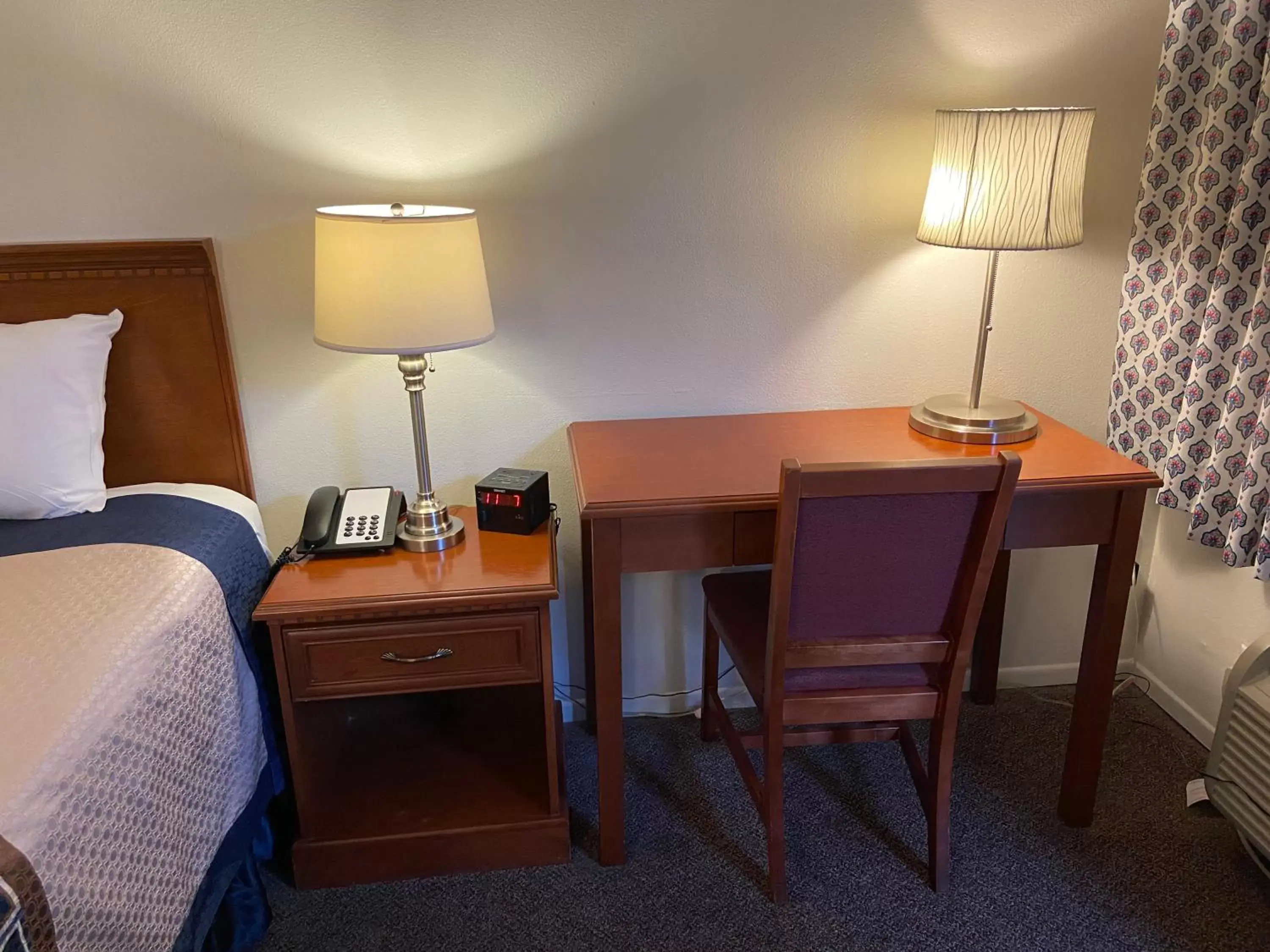 Bed in Vantage Point Inn - Woodland Hills Bed in Vantage Point Inn - Woodland Hills