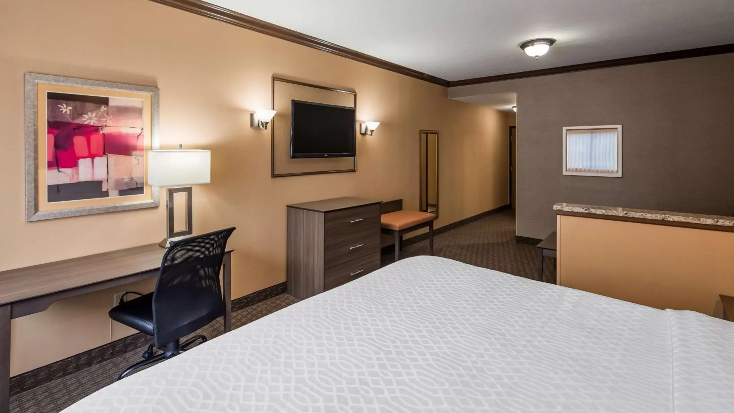 Photo of the whole room, Bed in Best Western Plus North Canton Inn & Suites