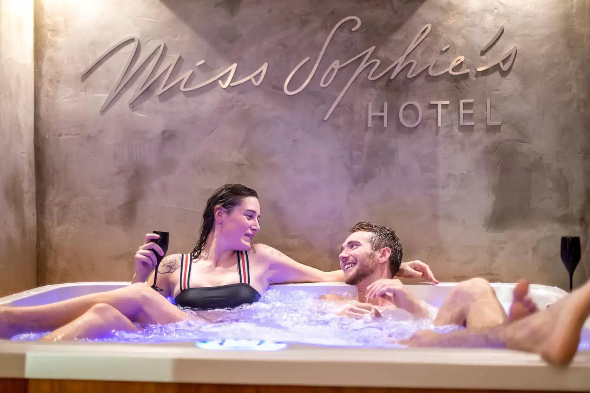 Hot Tub in Miss Sophie's New Town & Wellness
