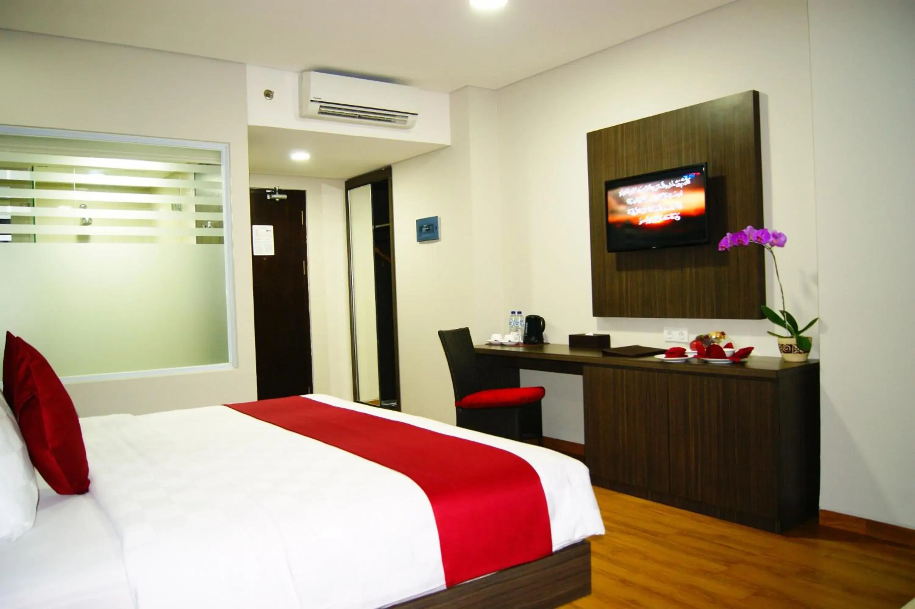 Bedroom, Bed in Merapi Merbabu Hotels Bekasi