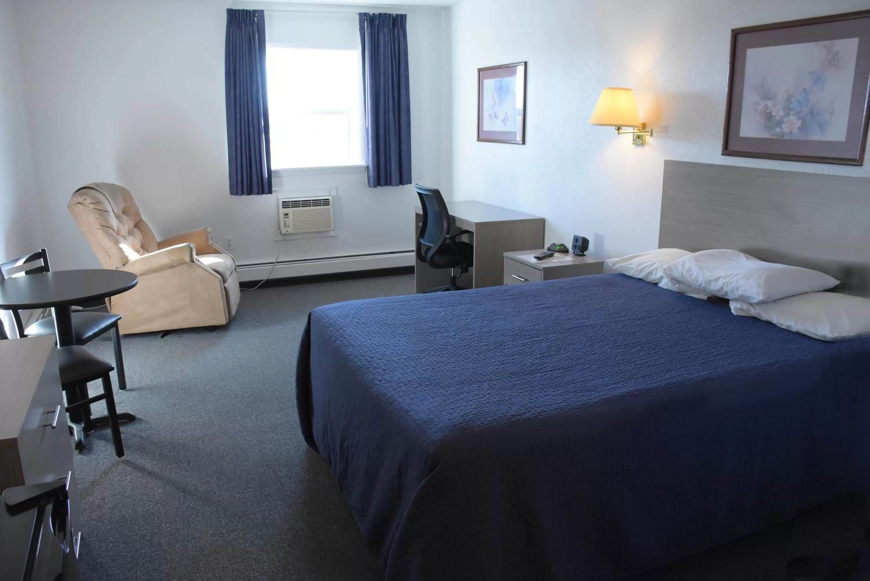 Bed in Yellowstone River Inn