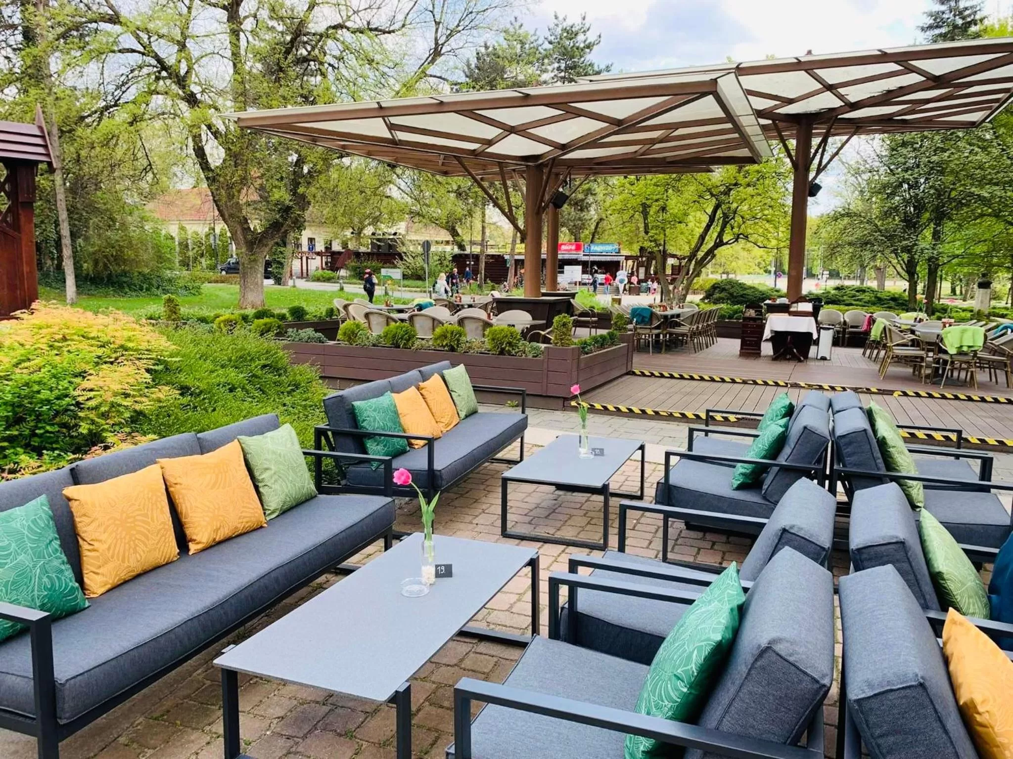 Restaurant/places to eat in Villa Hotel