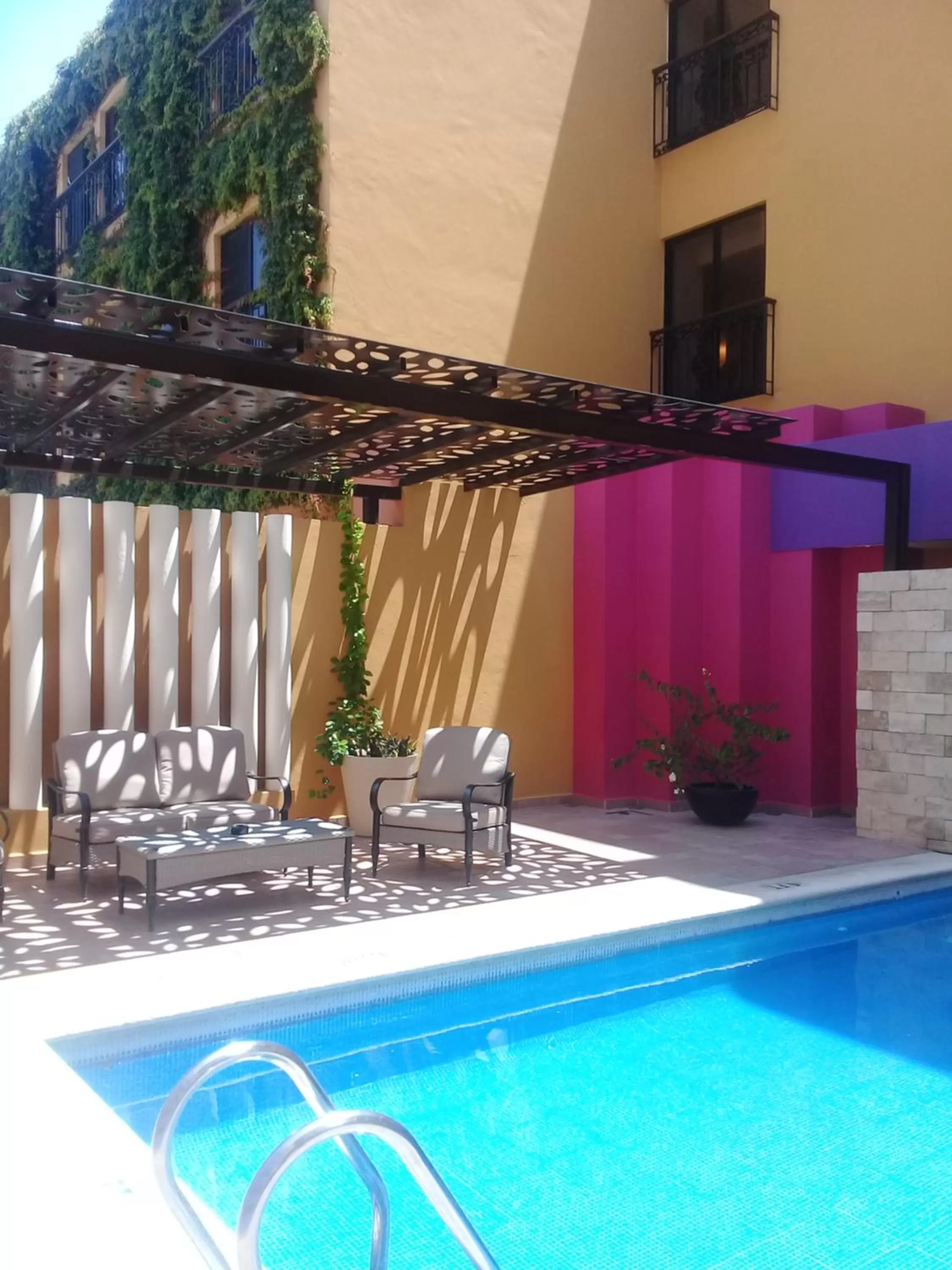 Swimming pool in Hotel Plaza Colonial