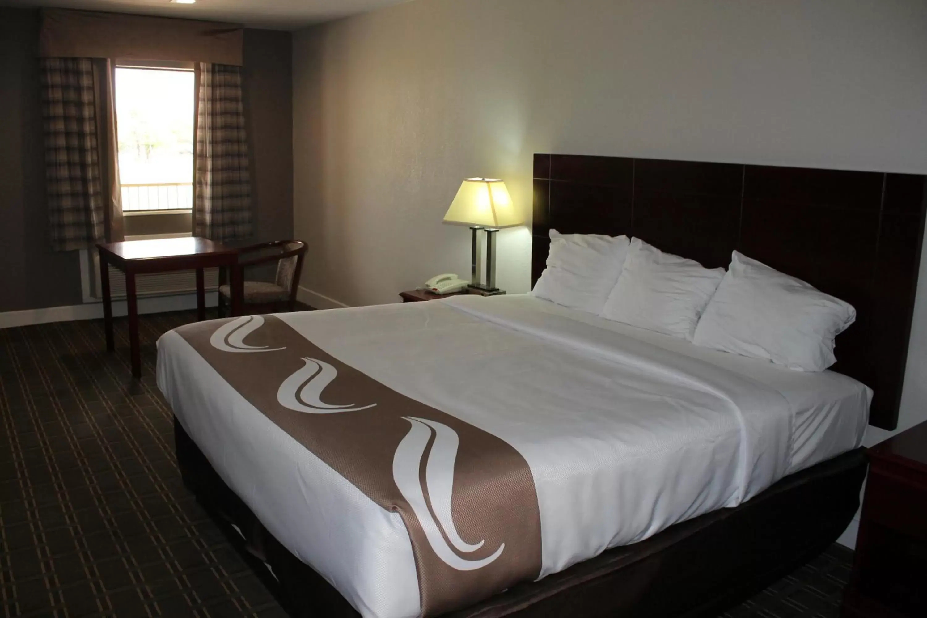 Bed in Quality Inn & Suites Port Arthur - Nederland