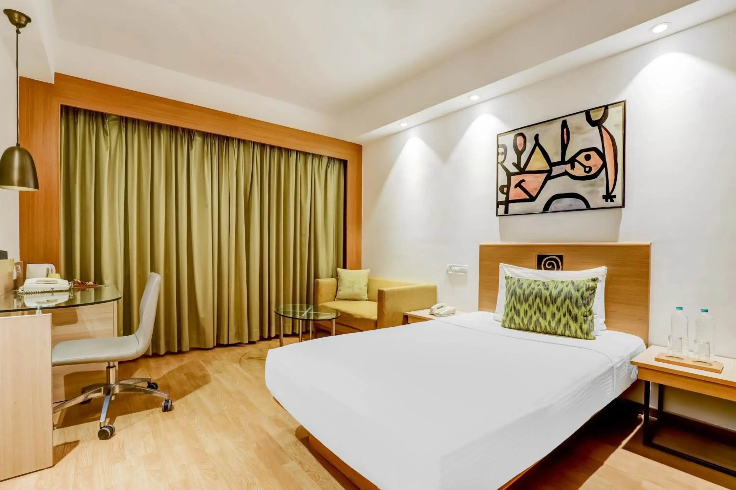 Bedroom, Bed in Lemon Tree Hotel, Ahmedabad