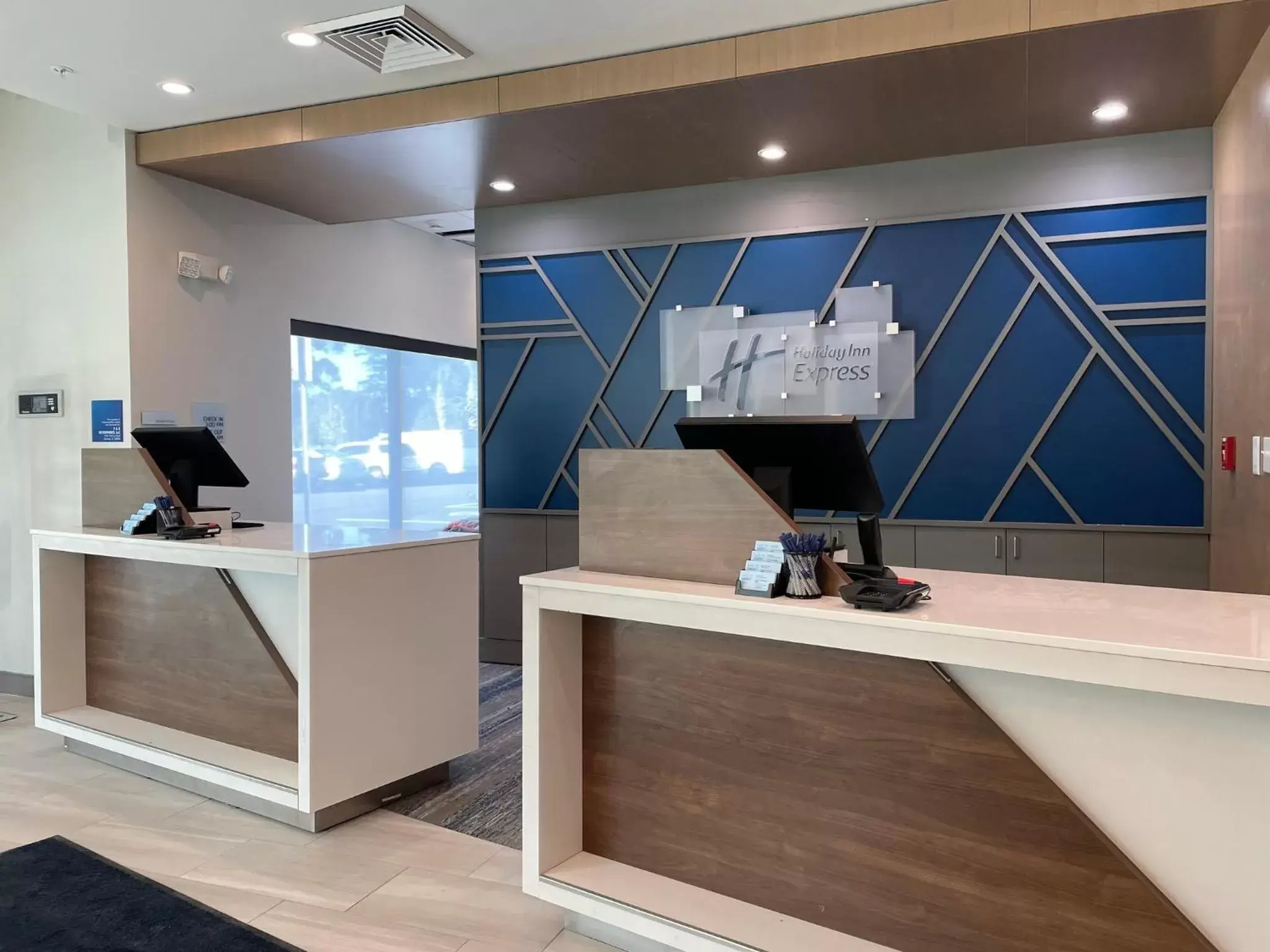 Property building, Lobby/Reception in Holiday Inn Express - Starke, an IHG Hotel