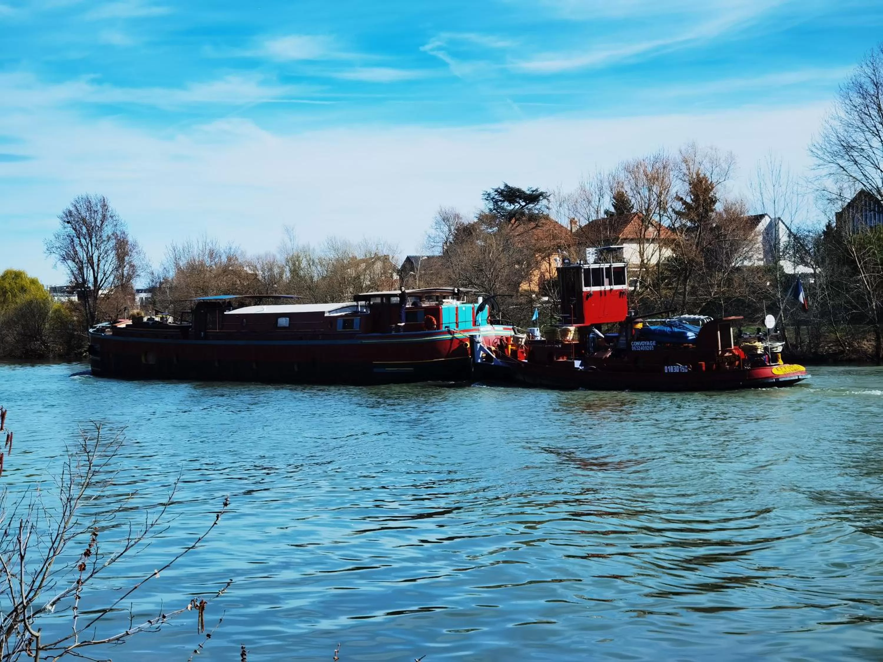 Lake view in LES PINGOUINS DE LA MARNE