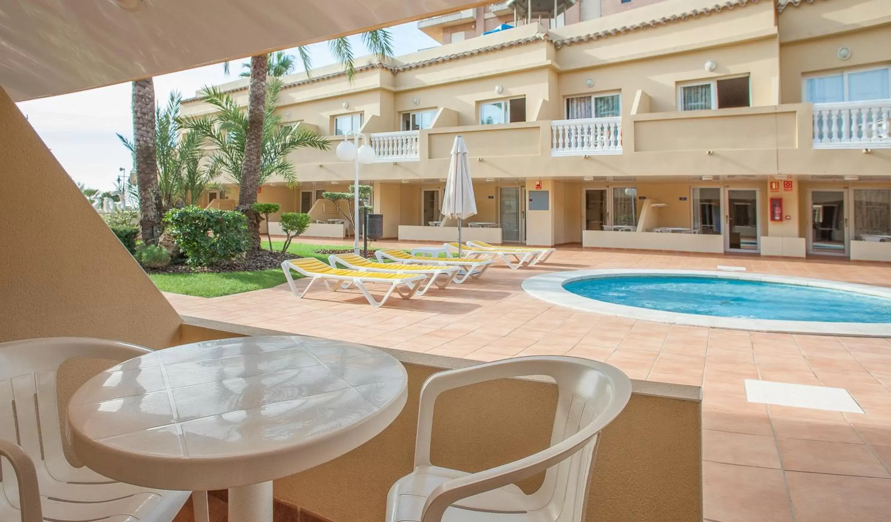 Swimming Pool in Hotel RH Casablanca Suites