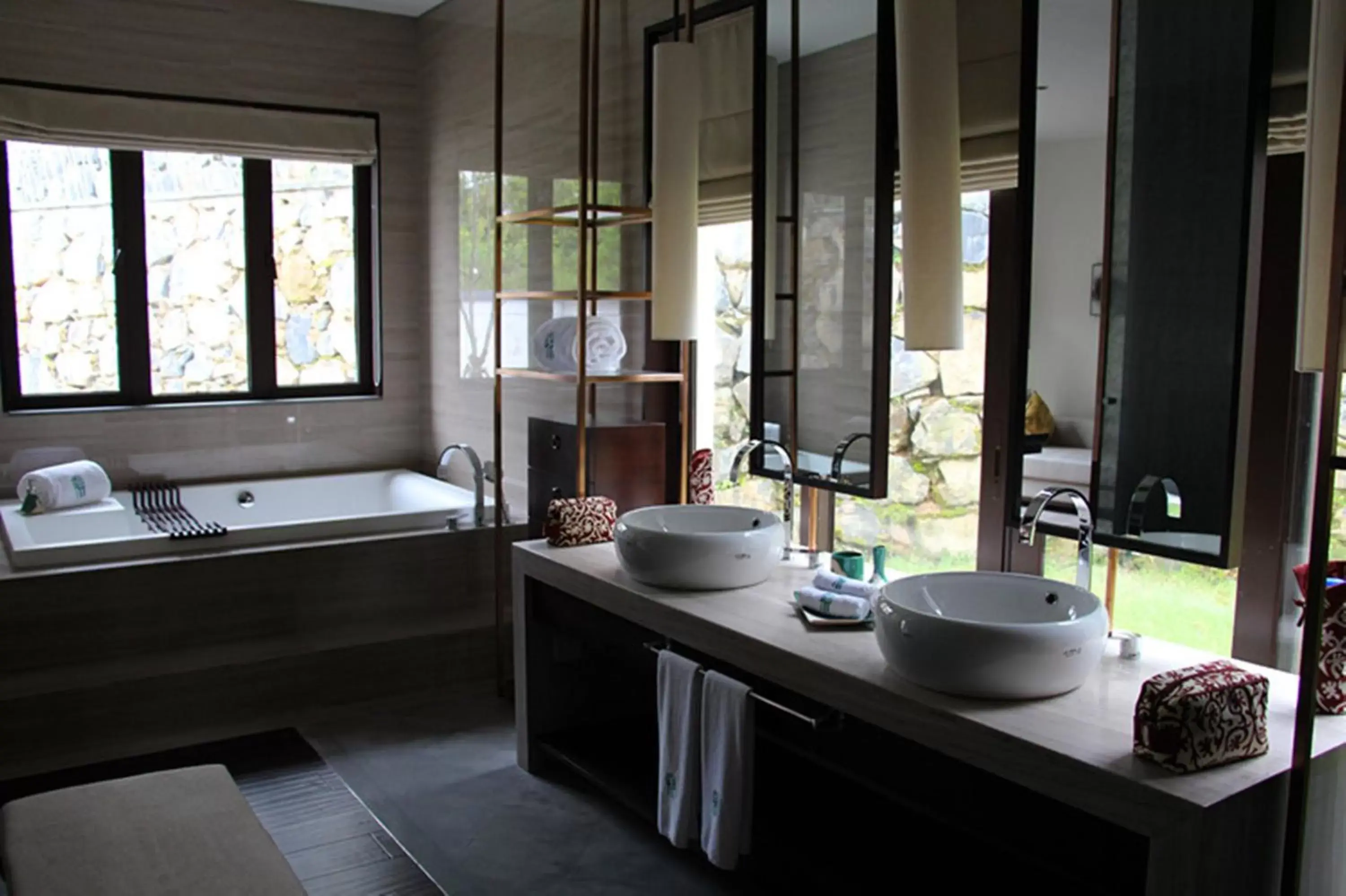 Shower, Bathroom in Banyan Tree Hotel Huangshan-The Ancient Charm of Huizhou, a Paradise