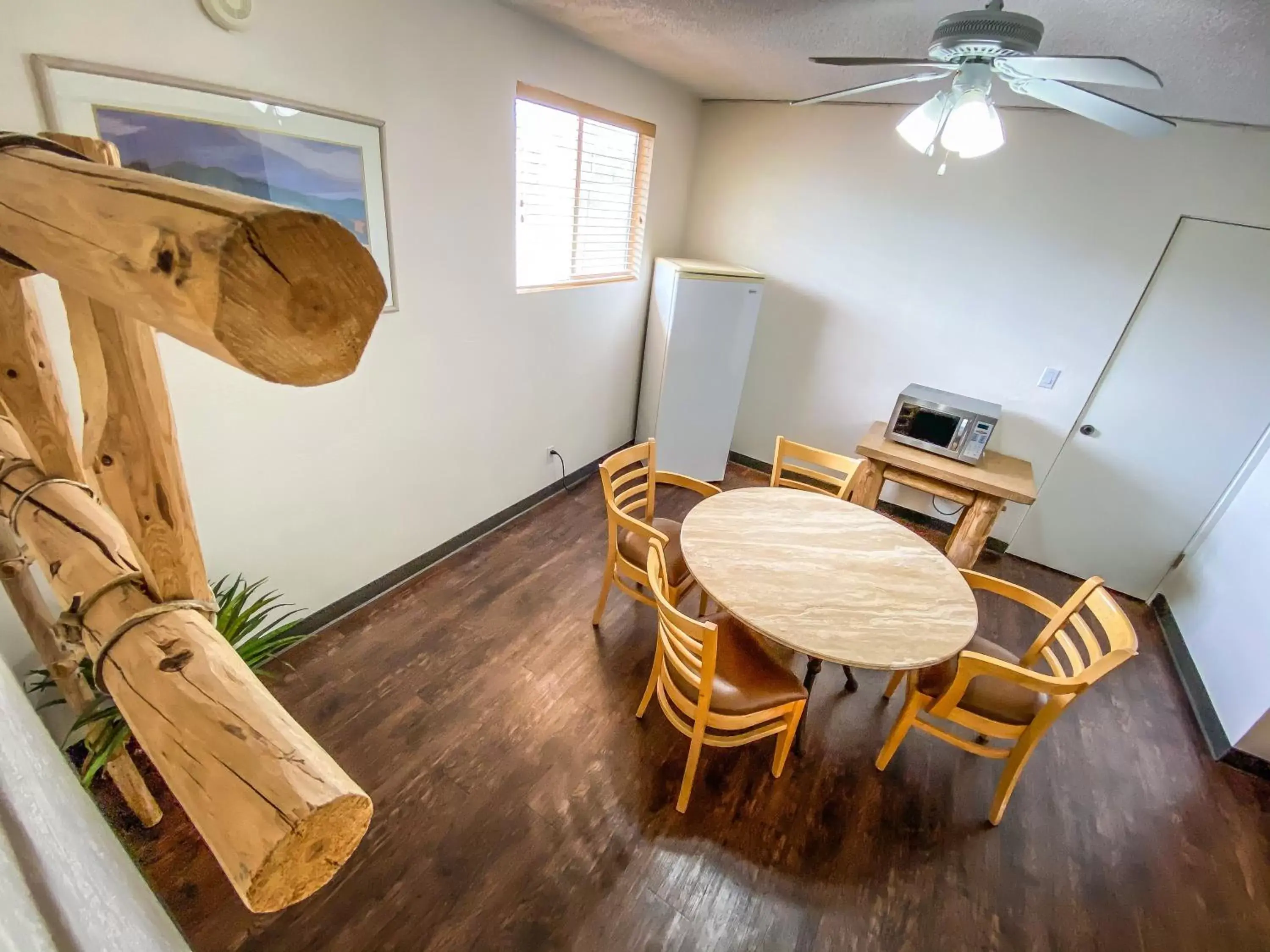 Dining Area in Fort Verde Suites