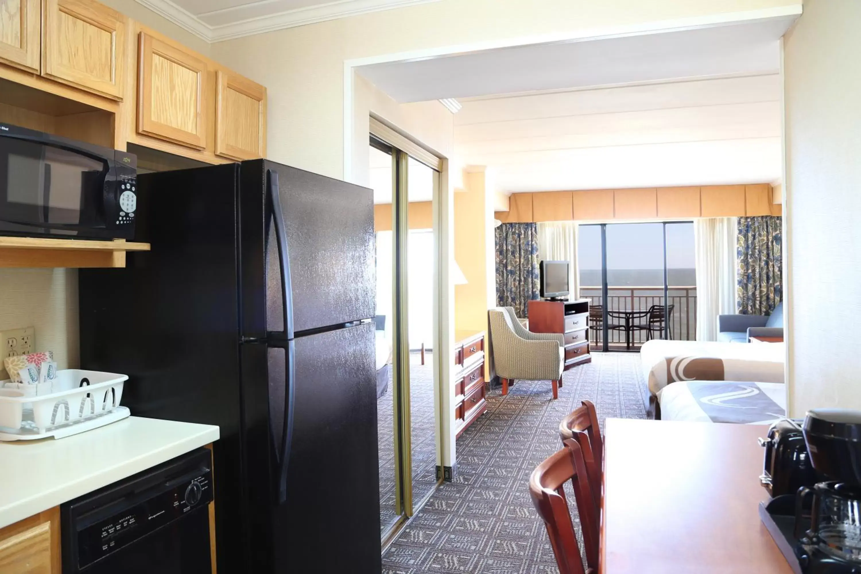 Kitchen or kitchenette, Seating Area in Quality Inn Boardwalk