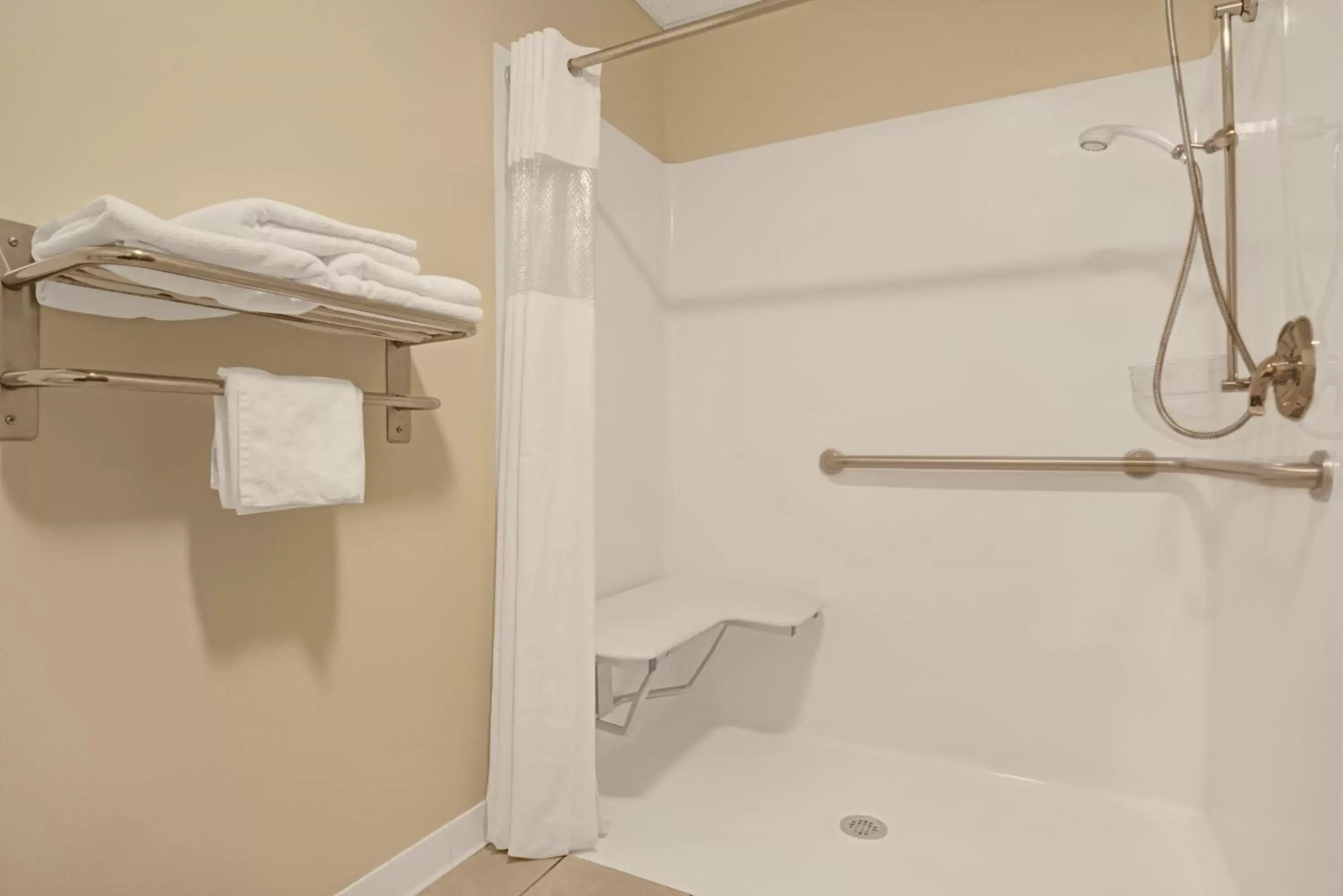 Queen Room - Disability Access/Non-Smoking in Days Inn by Wyndham Laramie
