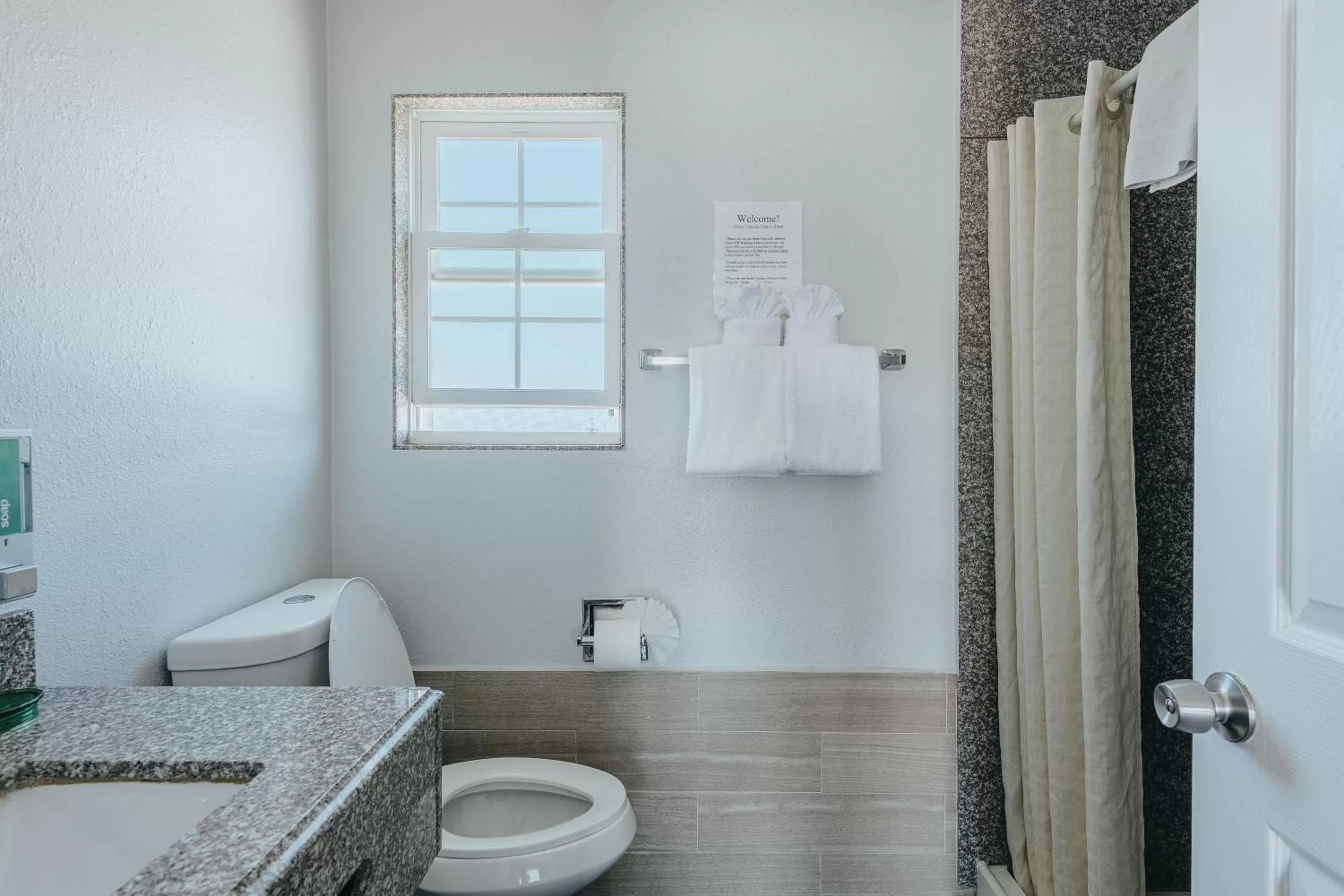 Bathroom in Sea Air Inn & Suites - Downtown - Restaurant Row