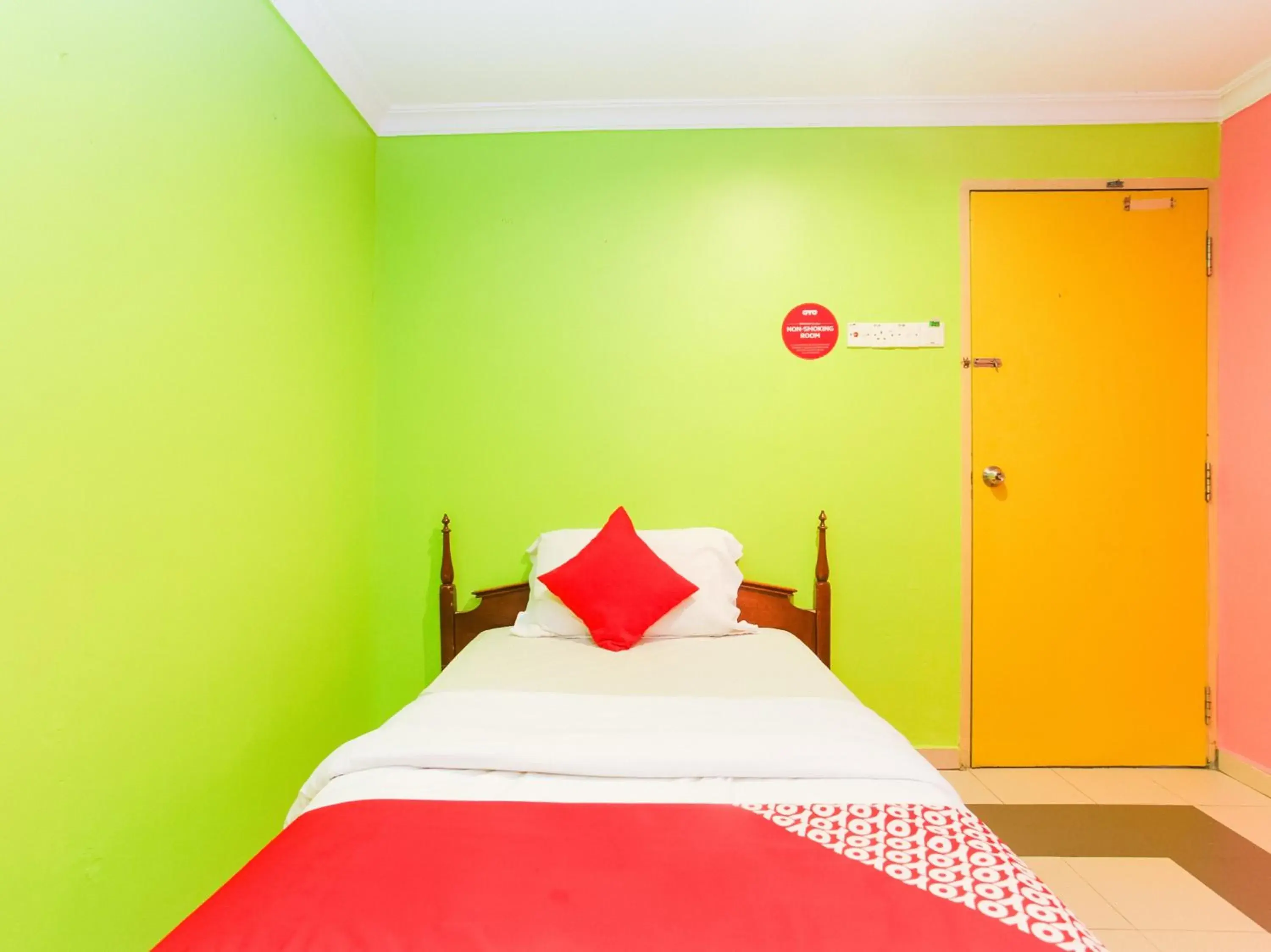 Bedroom, Bed in OYO 746 Hotel Comfort