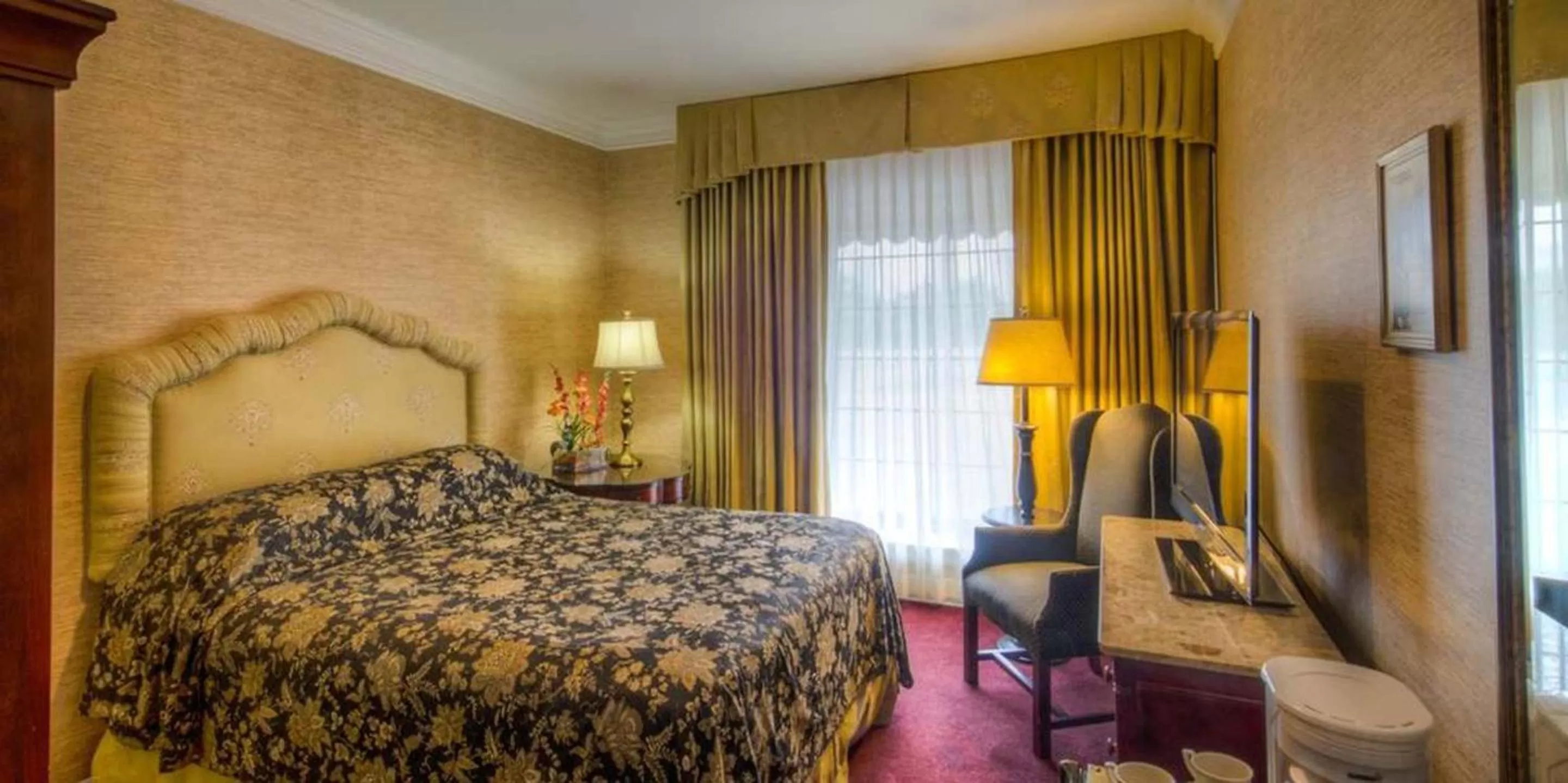 Bed in Red Coach Inn