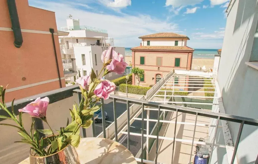 Street view, Balcony/Terrace in Residence Doral